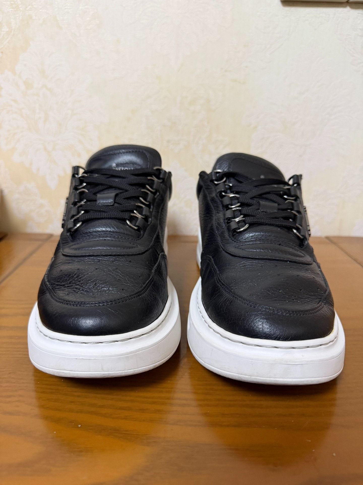 Louis Vuitton Louis Vuitton Black Lowtop Sneakers 41 Men Size US 8.5 / EU 41-42 - 2 Thumbnail