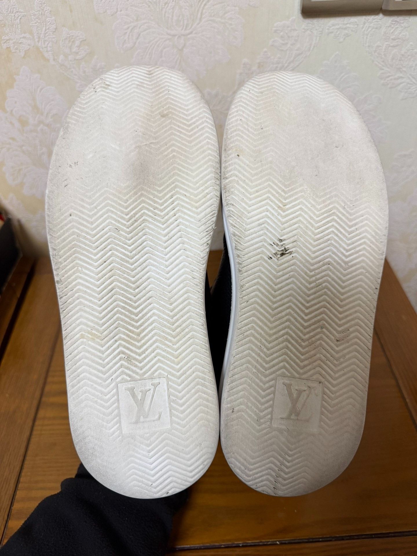 Louis Vuitton Louis Vuitton Black Lowtop Sneakers 41 Men Size US 8.5 / EU 41-42 - 4 Thumbnail