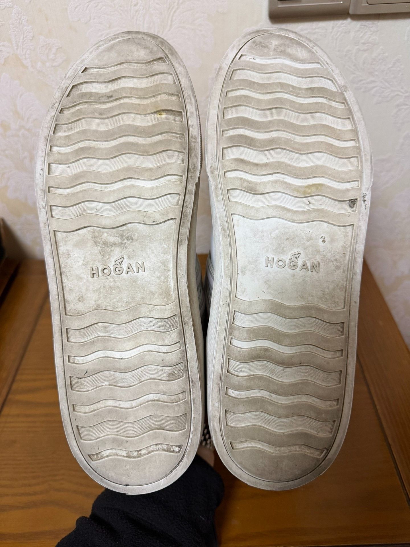 Hogan Hogan Retro White Lowtop Sneakers 9.5 Men Size US 9.5 / EU 42-43 - 4 Thumbnail
