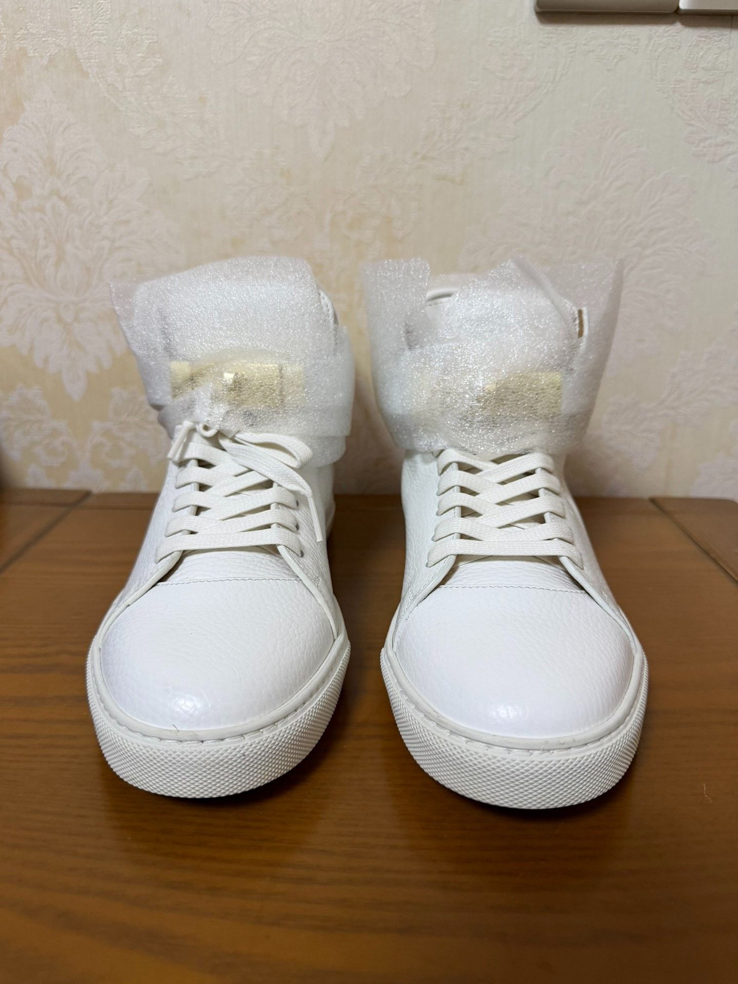 Buscemi Buscemi White Hitop Sneakers 8 Men Size US 8 / EU 41 - 2 Thumbnail
