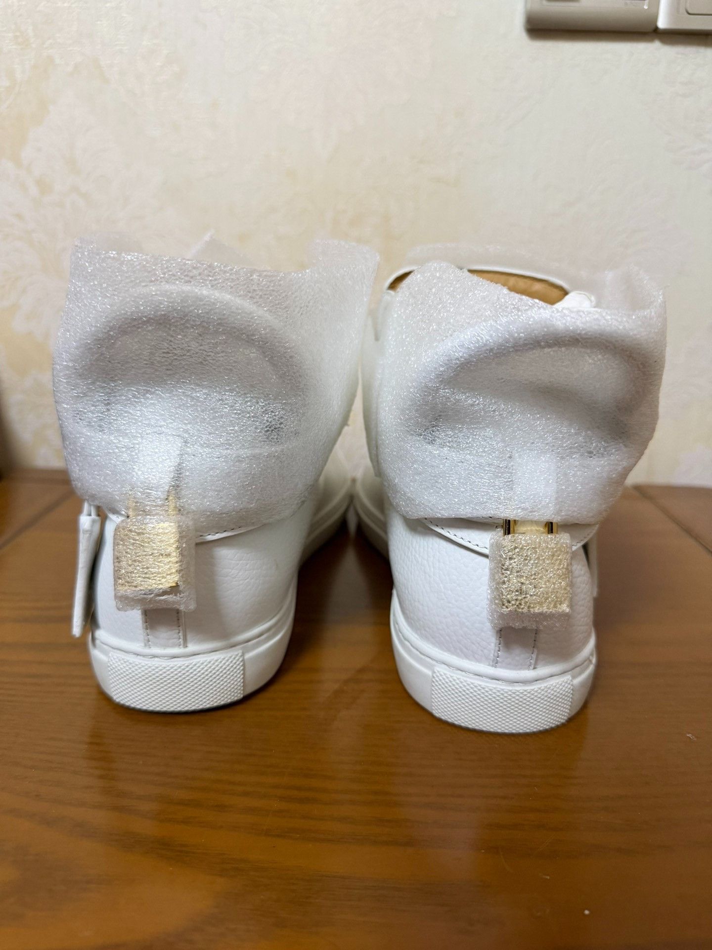 Buscemi Buscemi White Hitop Sneakers 8 Men Size US 8 / EU 41 - 3 Thumbnail