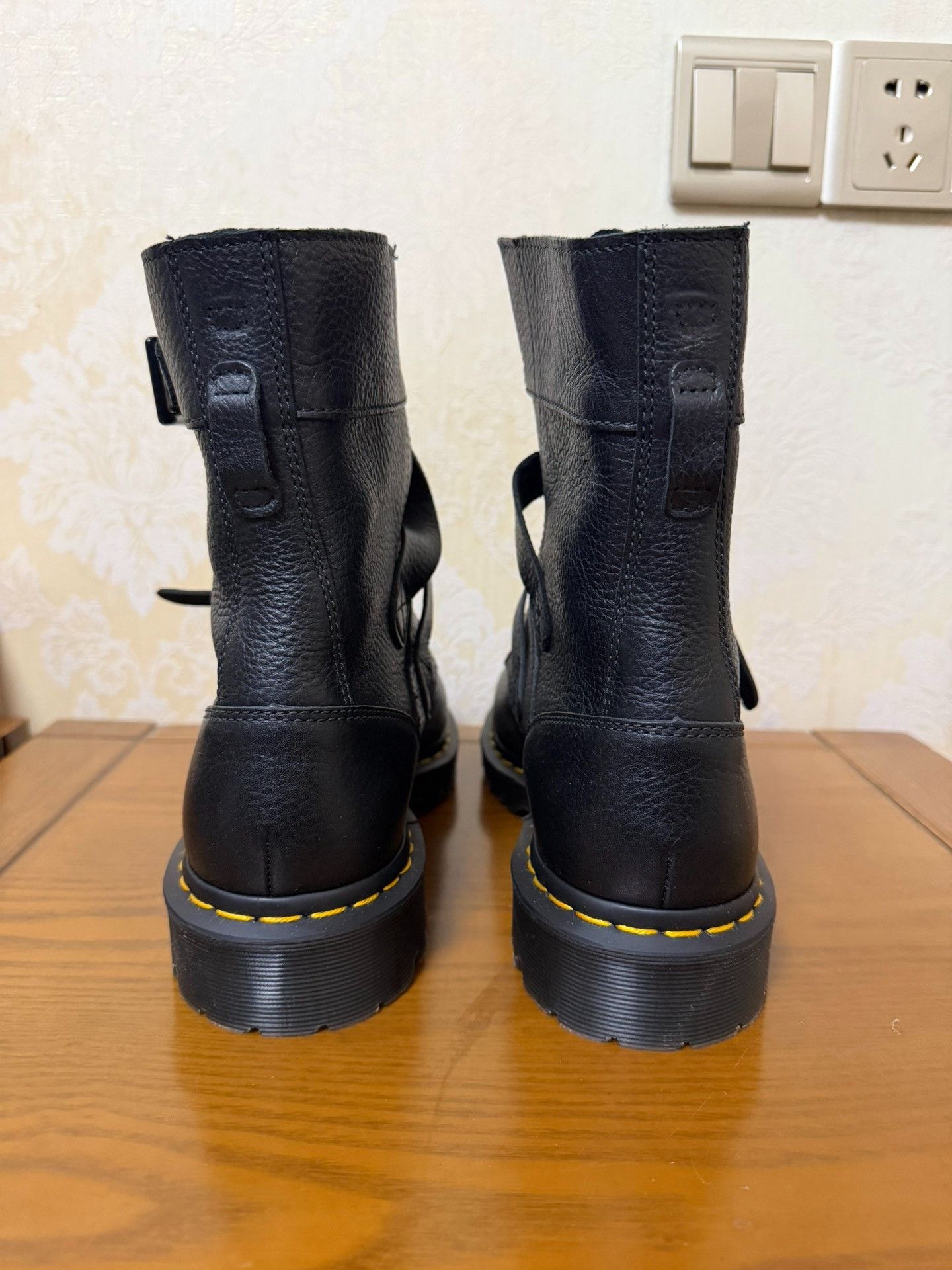 Dr. Martens Dr. Martens Boots 43 Women Size US 11.5 / IT 41.5 - 3 Thumbnail