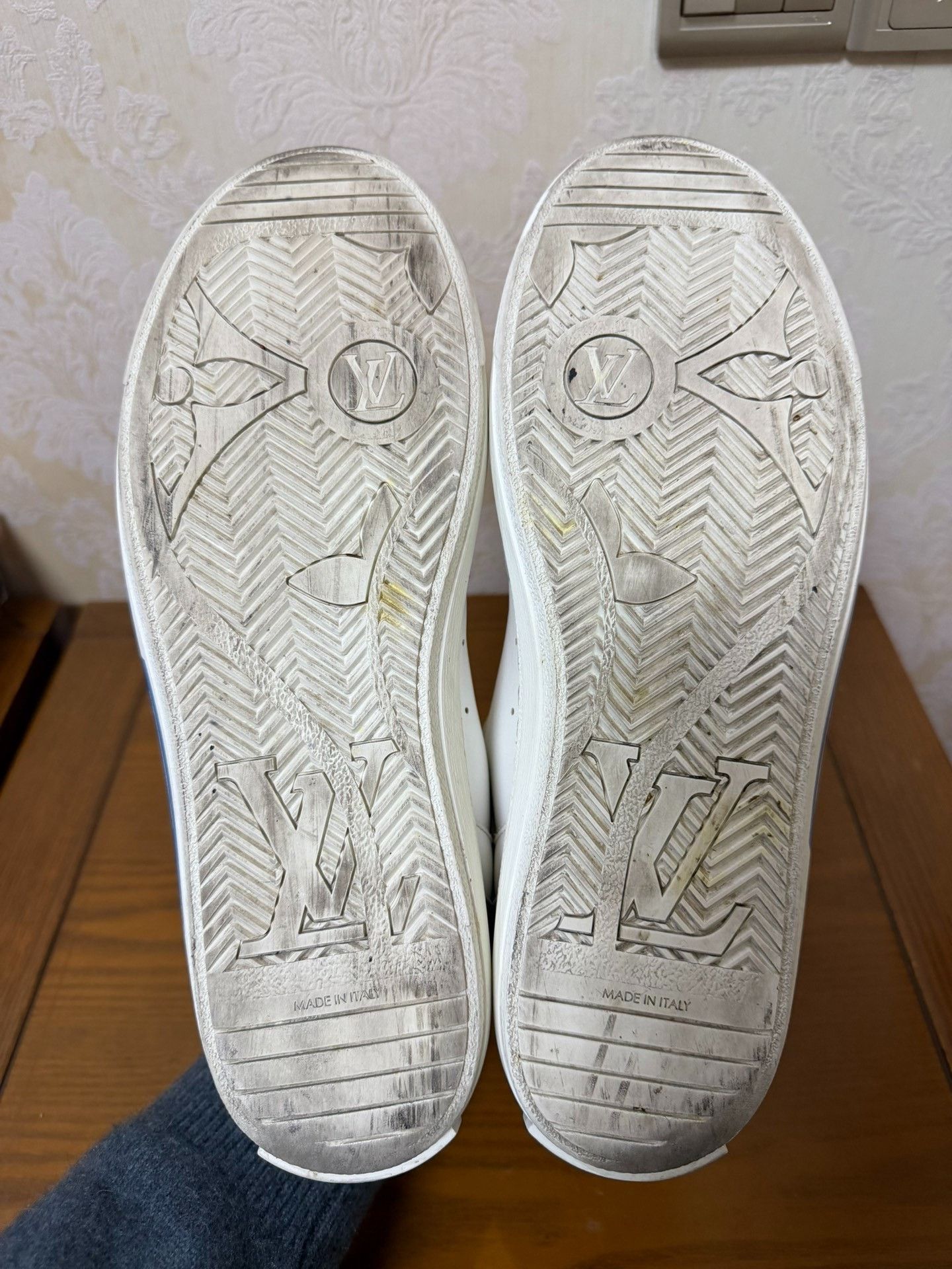 Louis Vuitton Louis Vuitton Black Lowtop Sneakers 10.5 Men Size US 10.5 / EU 43-44 - 3 Thumbnail