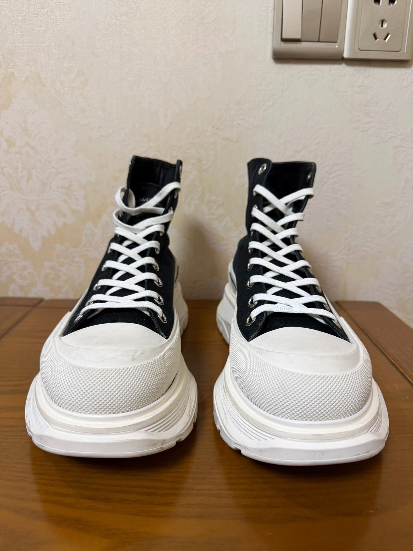 Alexander McQueen Alexander McQueen Black Hitop Sneakers 9 Men Size US 9 / EU 42 - 2 Thumbnail