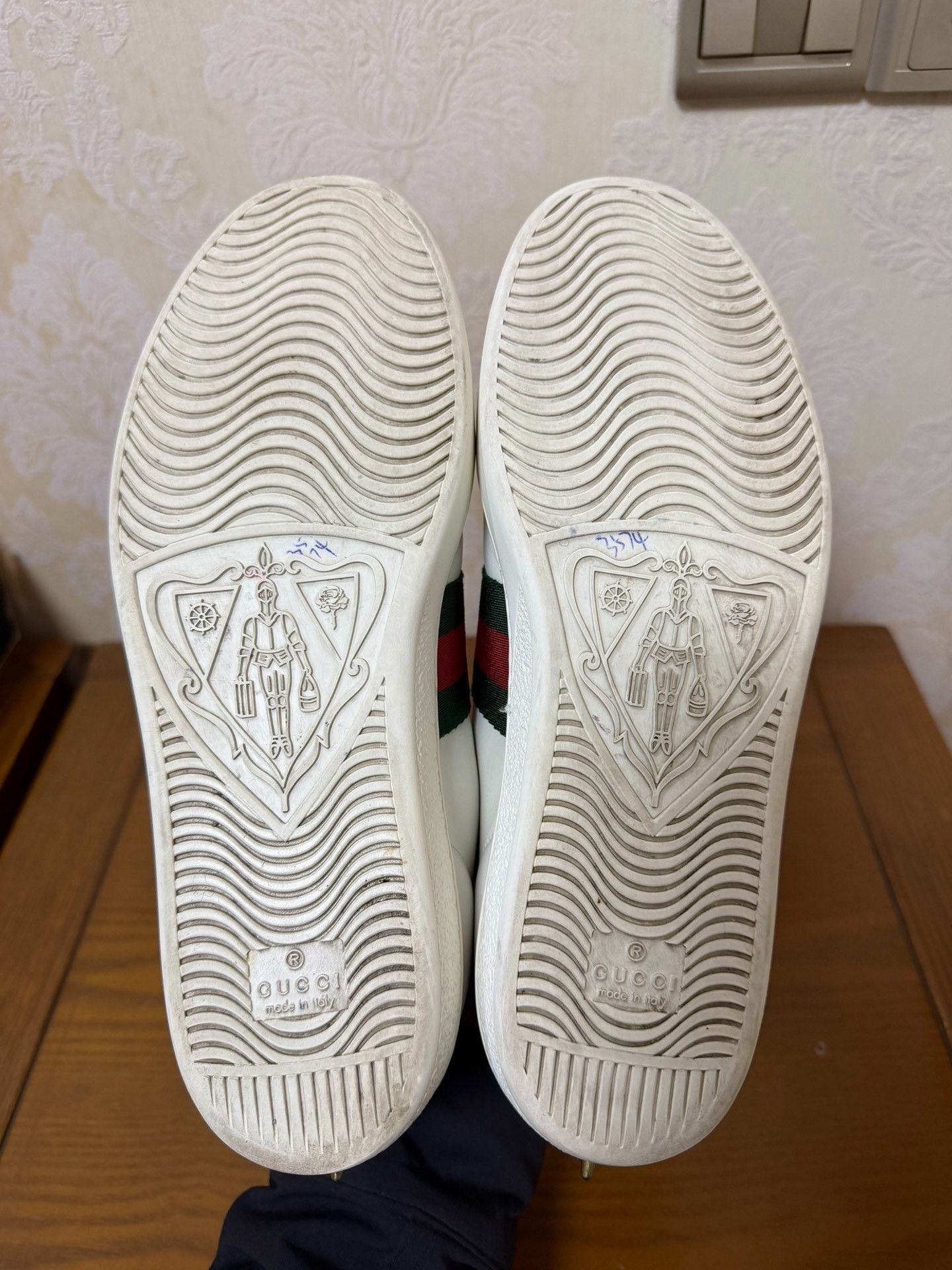 Gucci Gucci Casual White Lowtop Sneakers us_9 Women Size US 9 / IT 39 - 4 Thumbnail