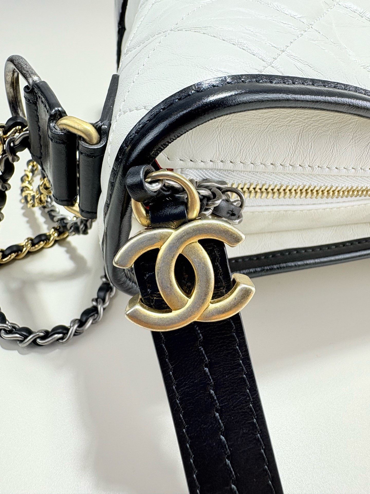 Chanel Chanel Black White Leather Boy Crossbody Bag Size ONE SIZE - 6 Thumbnail