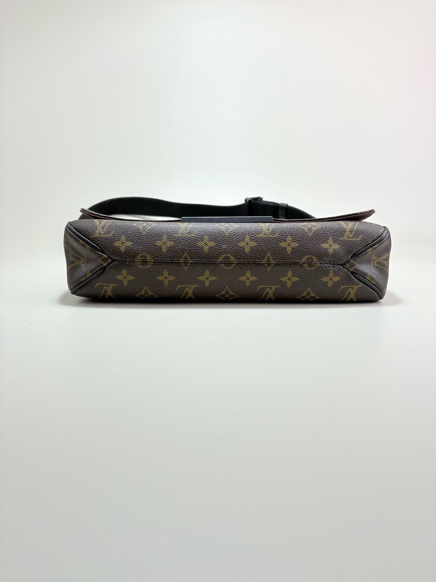 Louis Vuitton Louis Vuitton Monogram Messenger Bag Size ONE SIZE - 5 Thumbnail