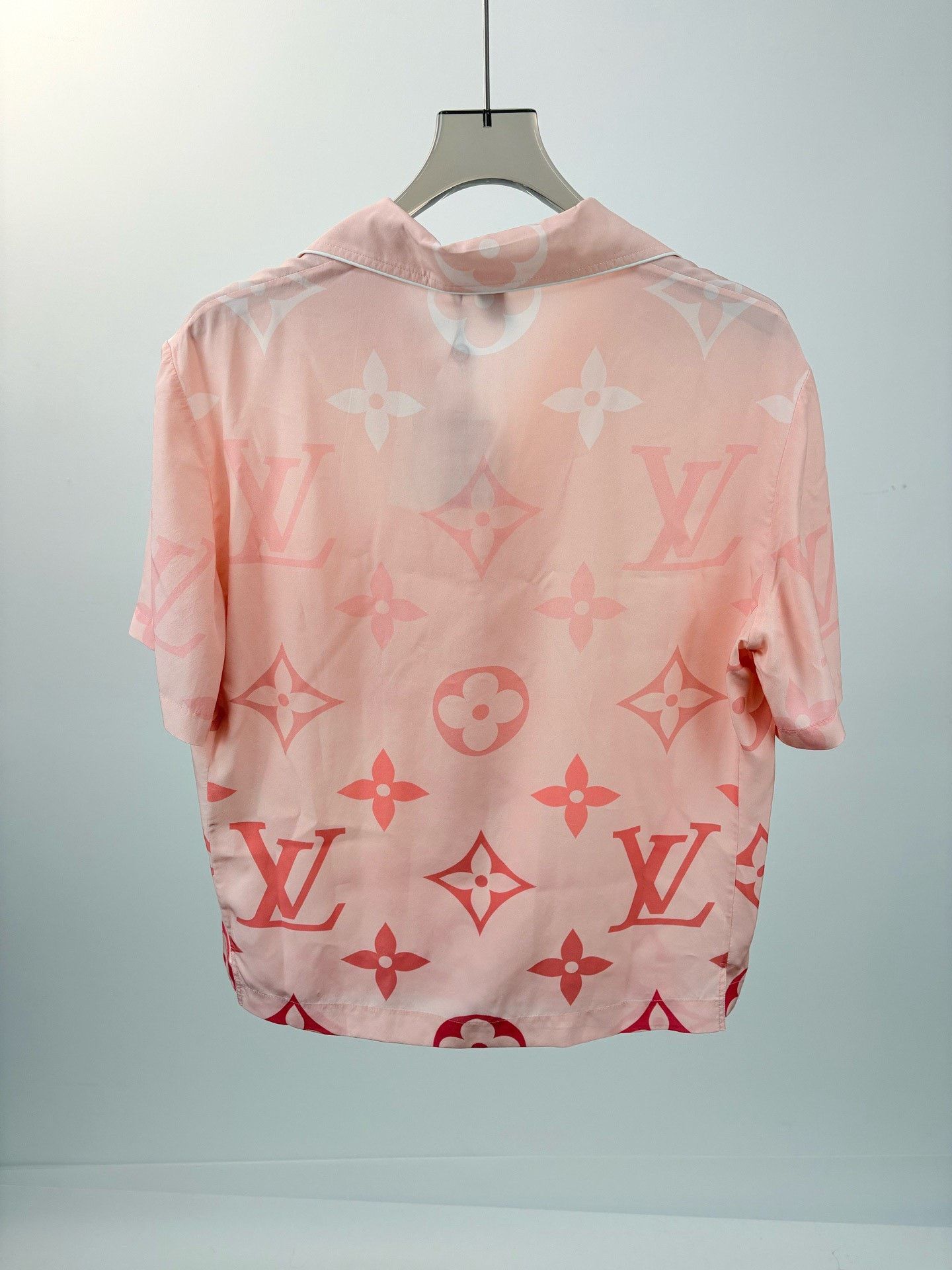 Louis Vuitton Louis Vuitton Monogram Gradient Logo Shirt Size XS / US 0-2 / IT 36-38 - 2 Thumbnail