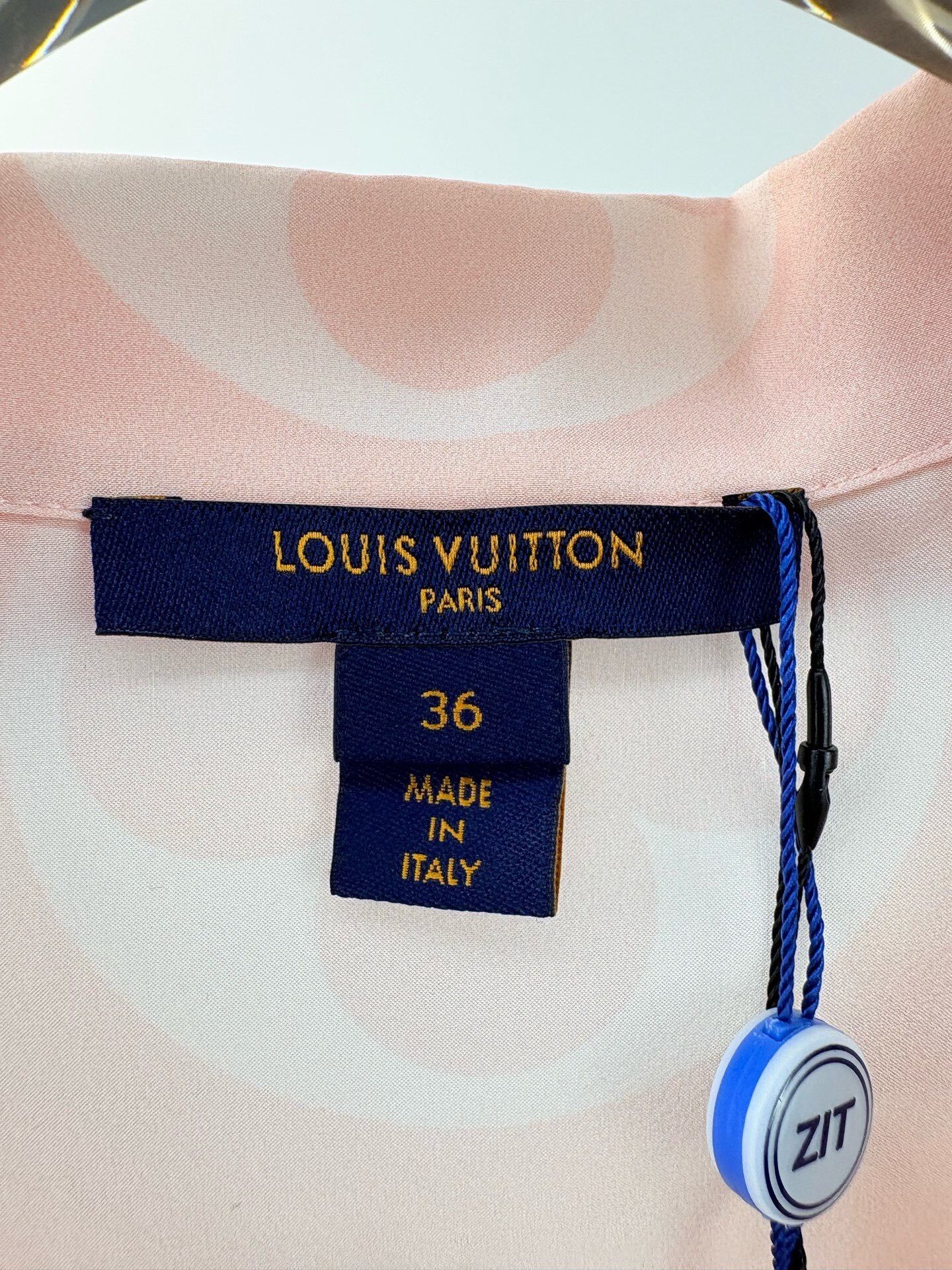 Louis Vuitton Louis Vuitton Monogram Gradient Logo Shirt Size XS / US 0-2 / IT 36-38 - 3 Thumbnail