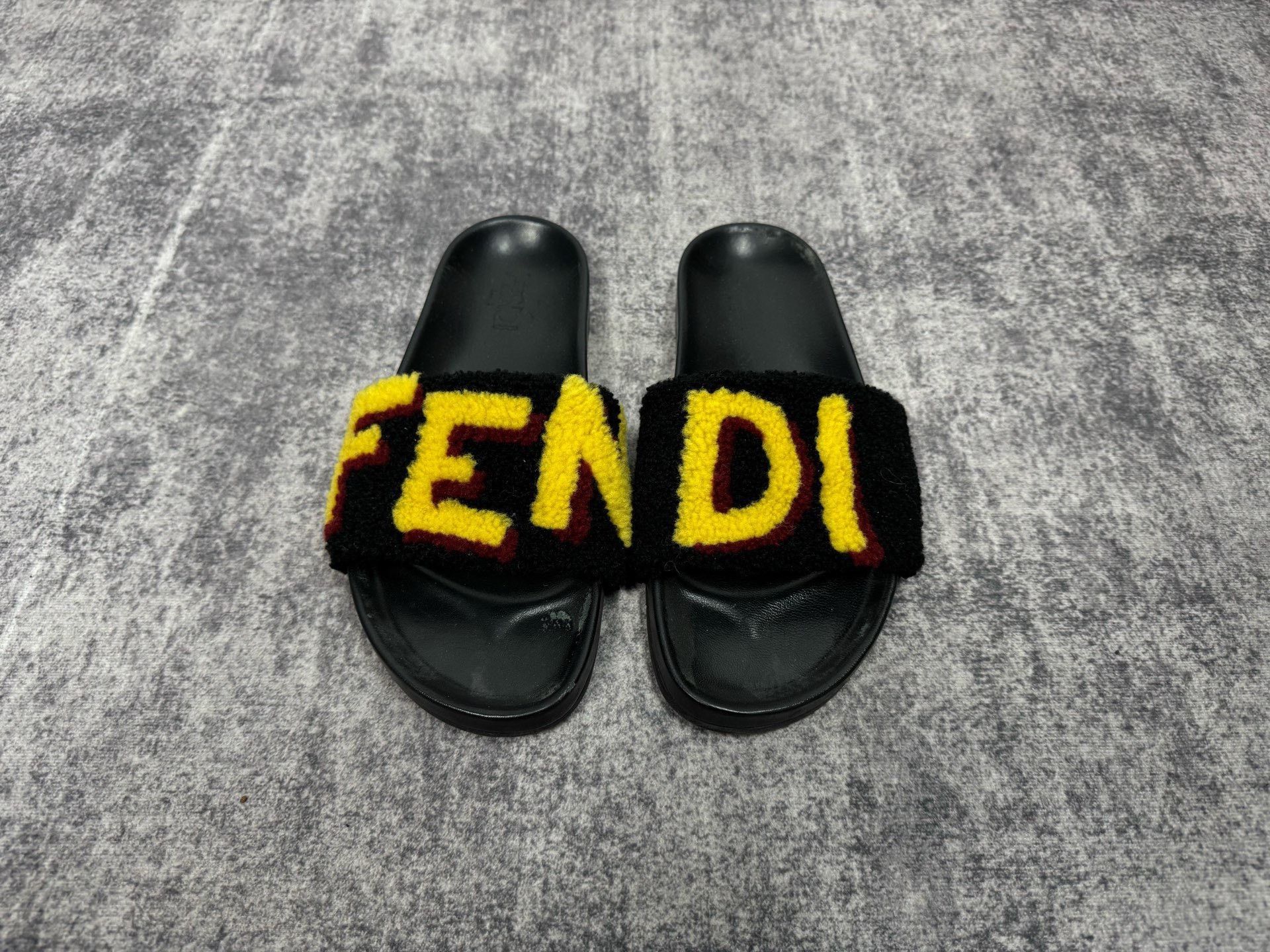 Fendi FENDI Flocked Letter Slippers Size US 9 / EU 42 - 2 Thumbnail