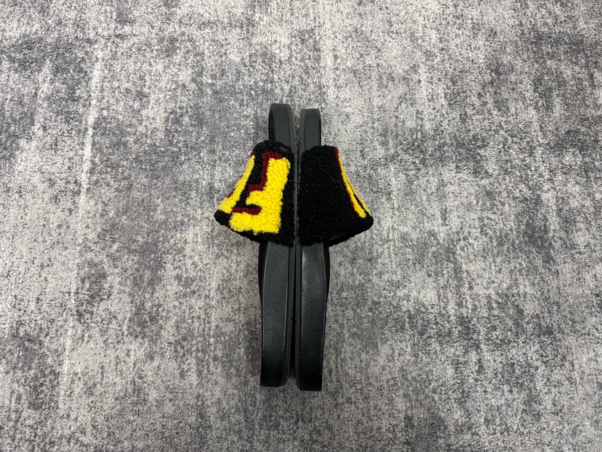 Fendi FENDI Flocked Letter Slippers Size US 9 / EU 42 - 5 Thumbnail