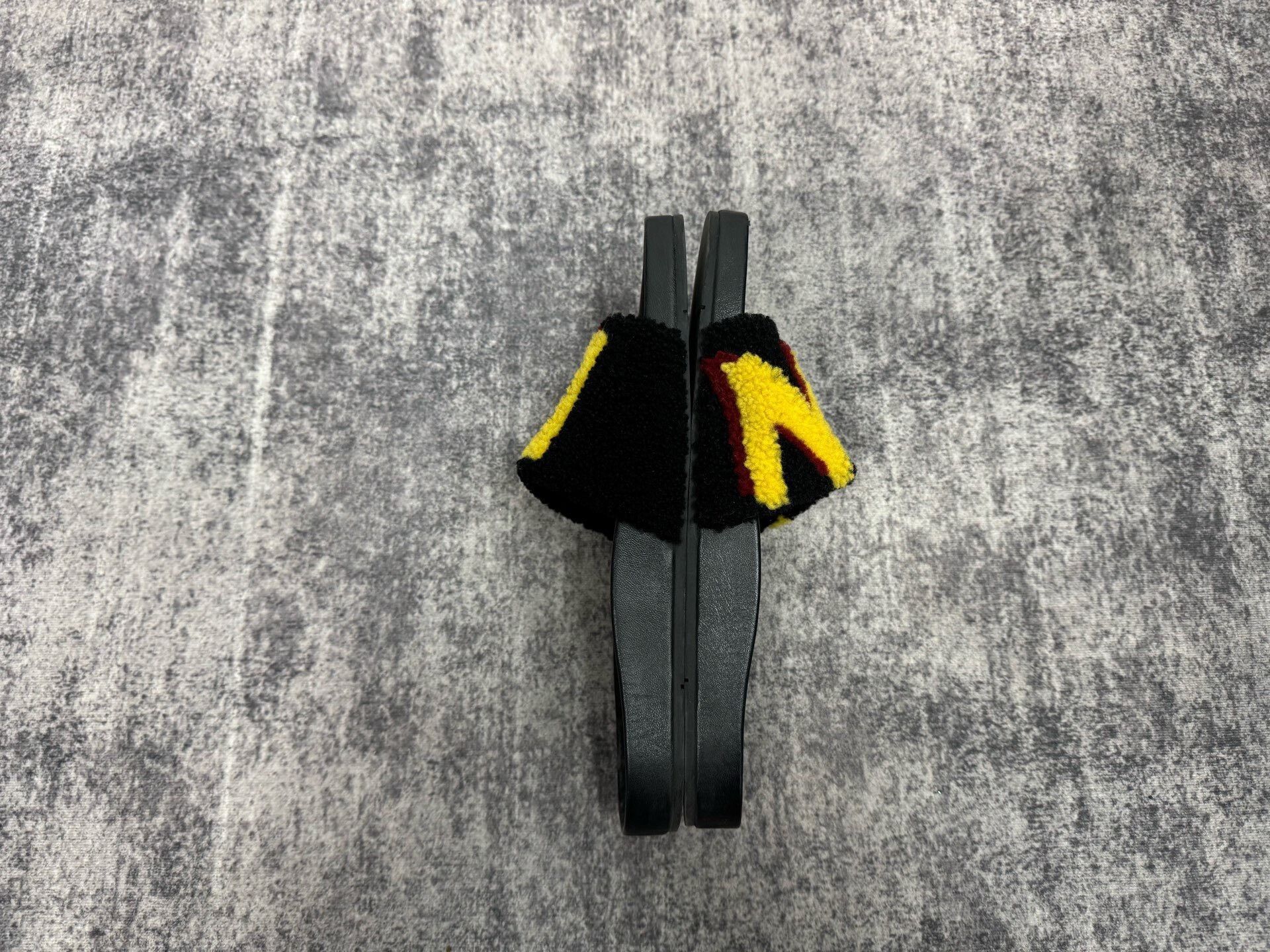 Fendi FENDI Flocked Letter Slippers Size US 9 / EU 42 - 4 Thumbnail