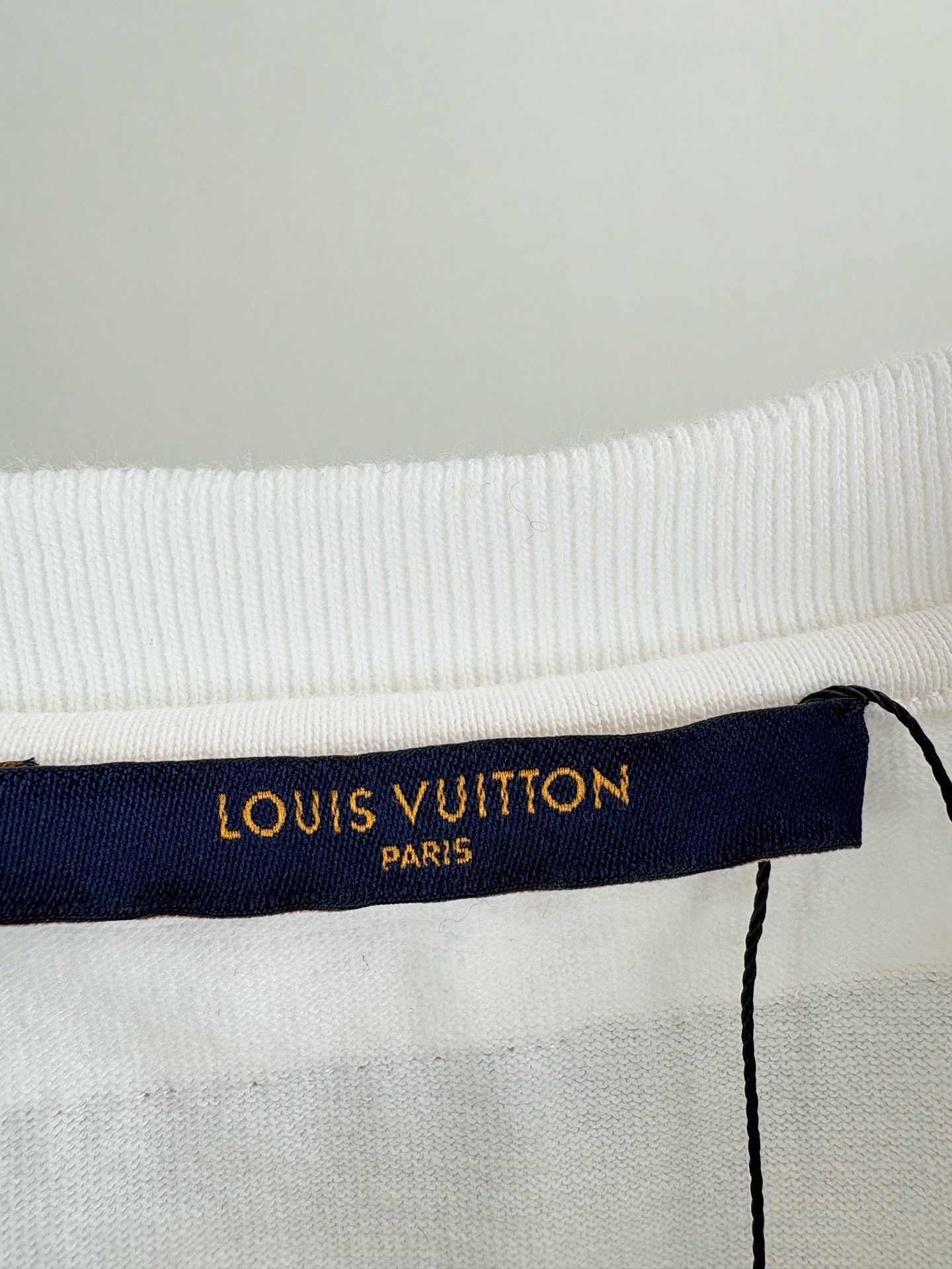 Louis Vuitton Louis Vuitton White Short-Sleeve T-Shirt Size US XXL / EU 58 / 5 - 7 Thumbnail