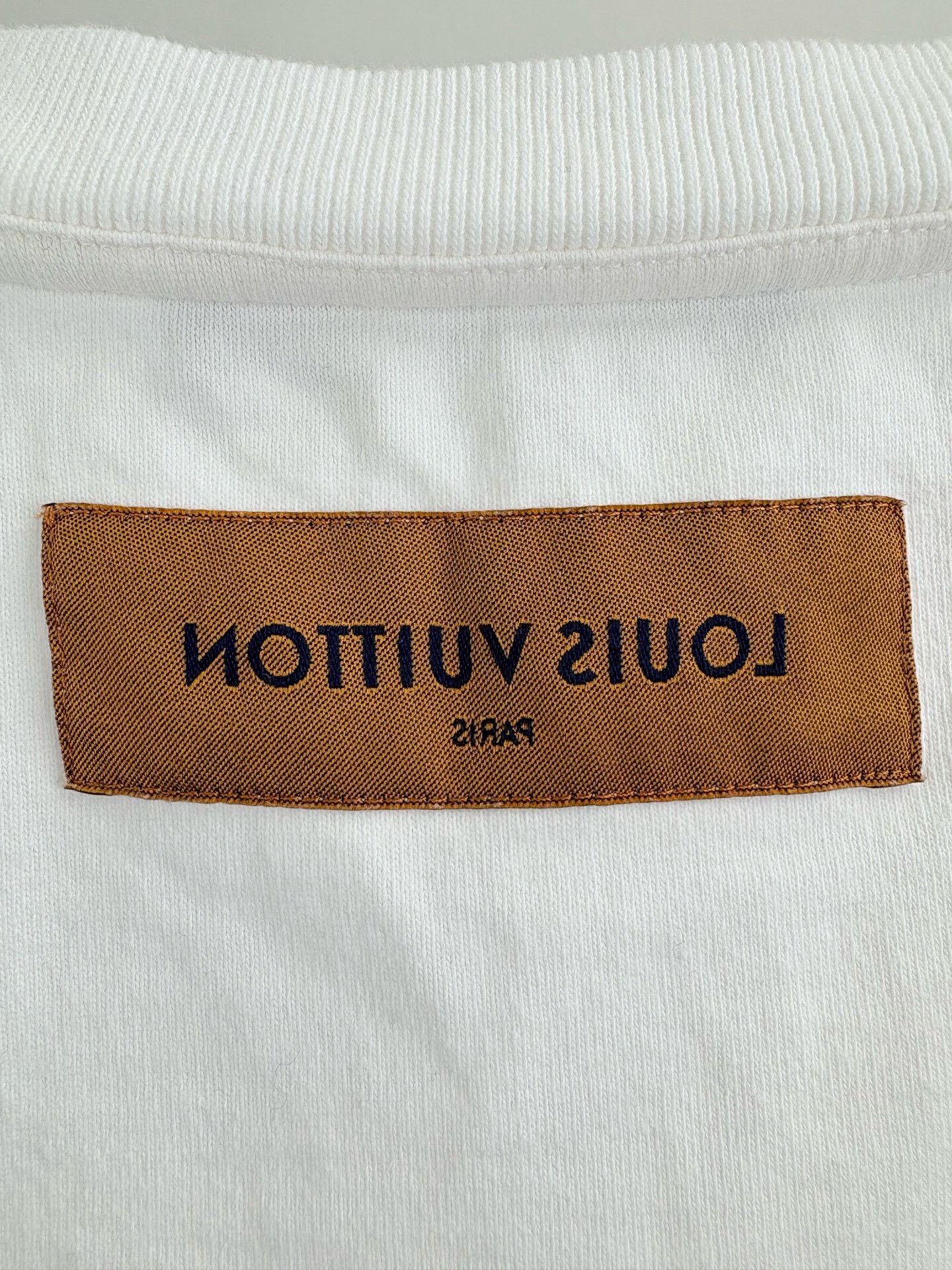 Louis Vuitton Louis Vuitton White Short-Sleeve T-Shirt Size US XXL / EU 58 / 5 - 3 Thumbnail