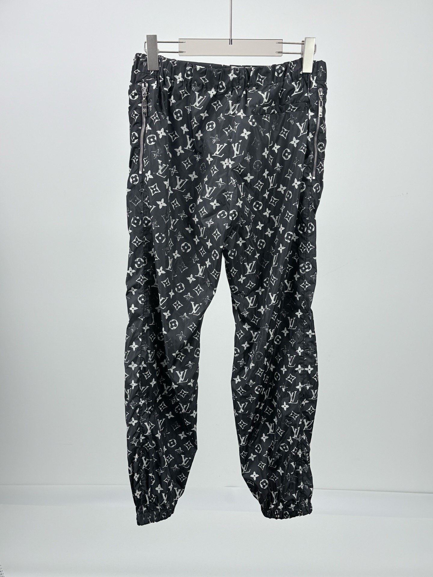 Louis Vuitton Louis Vuitton LV Monogram Logo Pants Size US 28 / EU 44 - 2 Thumbnail