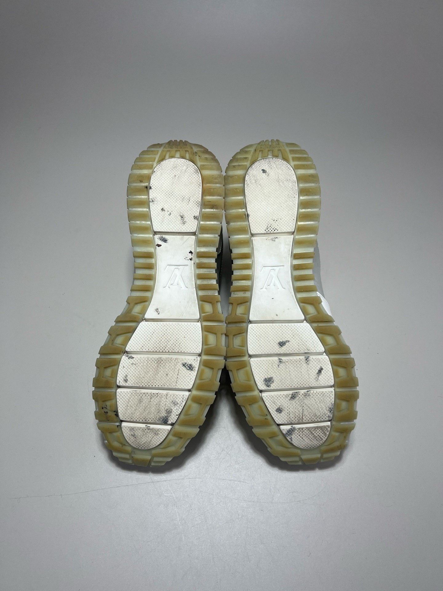 Louis Vuitton Louis Vuitton LV Run Away Laser Sneakers Size US 6 / EU 39 - 7 Thumbnail
