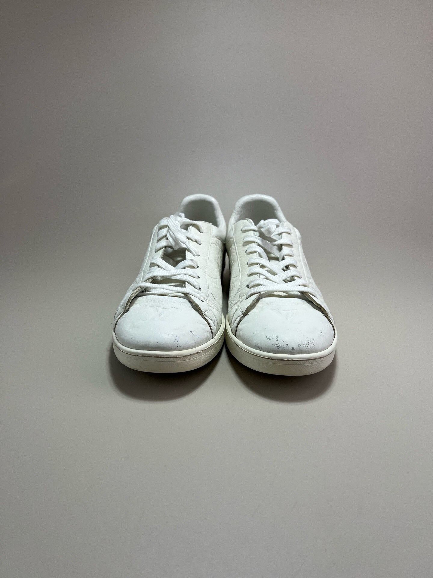 Louis Vuitton Louis Vuitton White Embossed Logo Low-top Sneakers Size US 9 / EU 42 - 2 Thumbnail