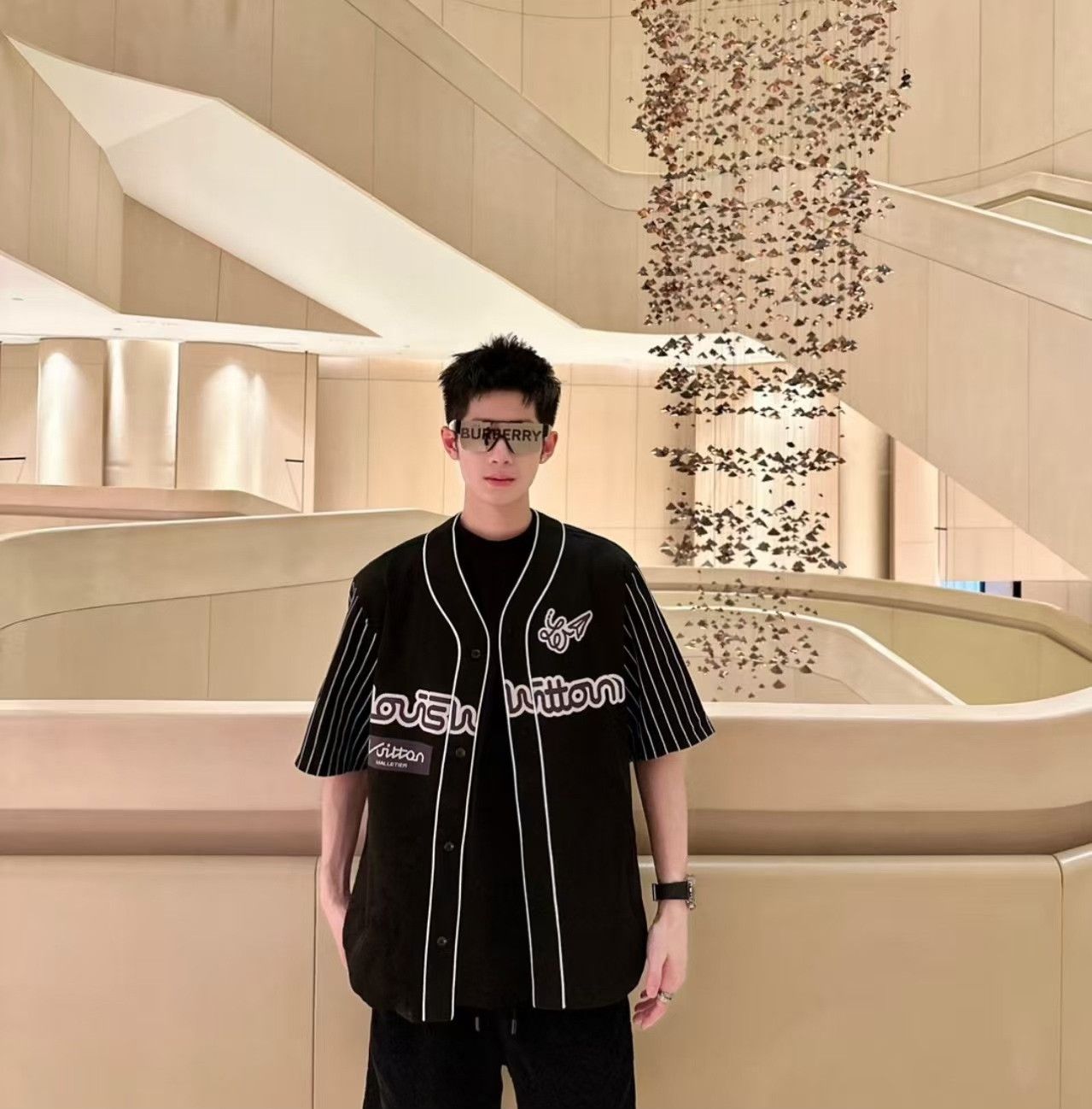 Louis Vuitton LV Malletier Baseball Shirt Size US M / EU 48-50 / 2 - 7 Thumbnail