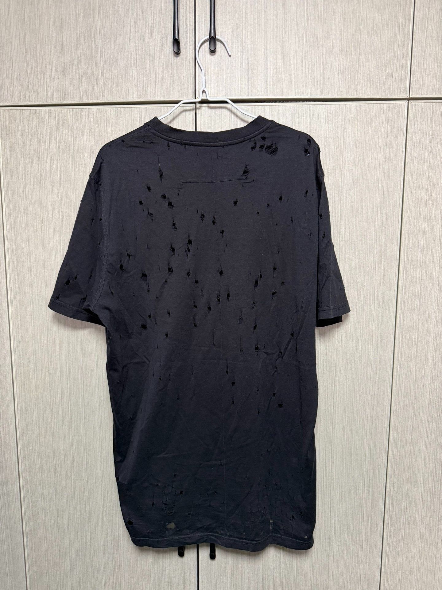 Givenchy Givenchy Distressed T-Shirt m Men Size US M / EU 48-50 / 2 - 2 Thumbnail