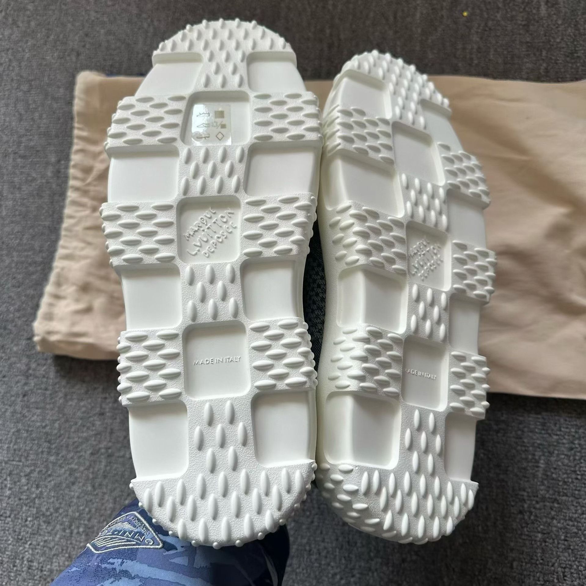 Louis Vuitton Louis Vuitton Lowtop Sneakers 7 Men Size US 7 / EU 40 - 3 Thumbnail