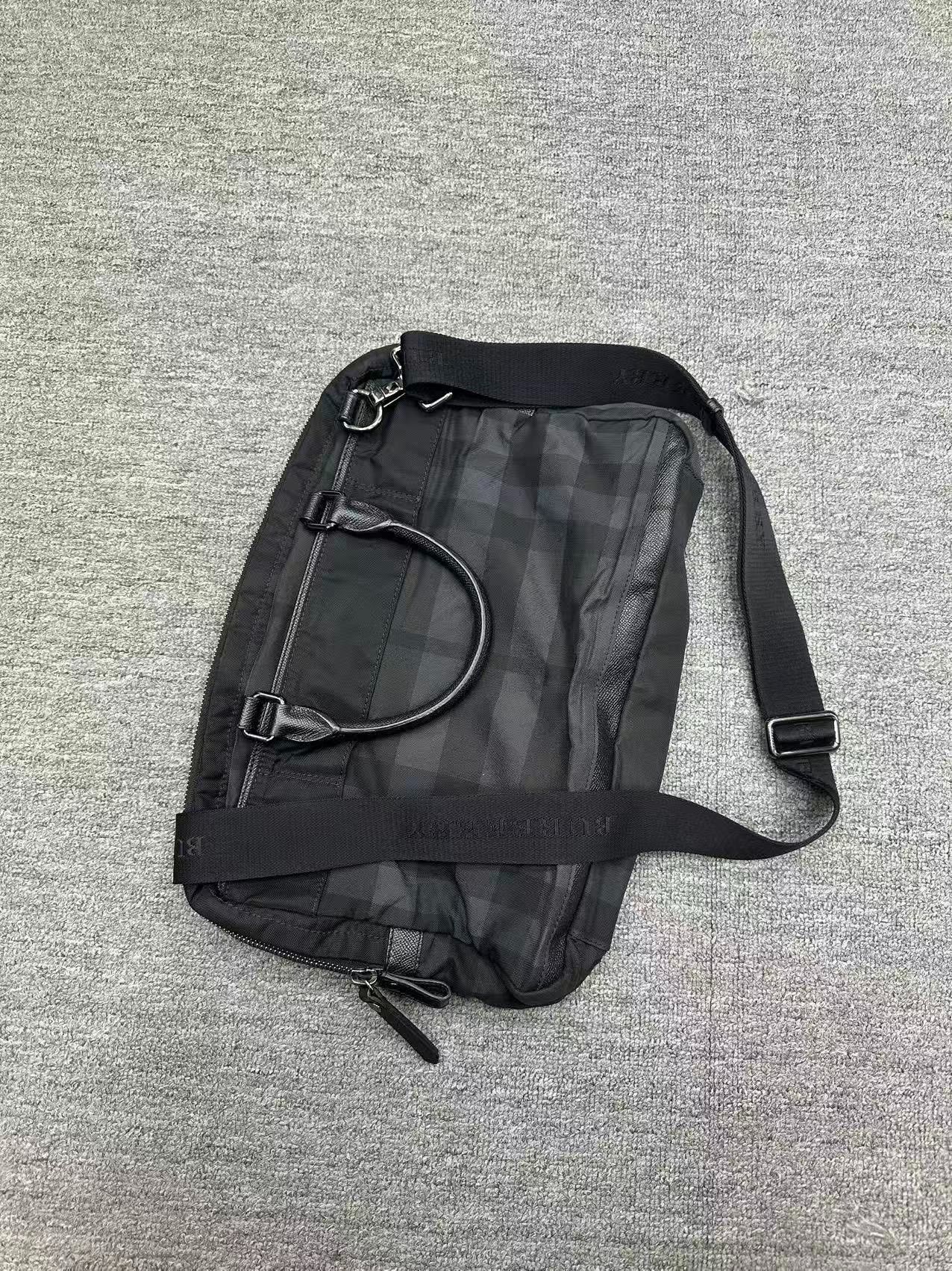 Burberry Burberry Plaid Shoulder Bag OS Women Size ONE SIZE - 2 Thumbnail