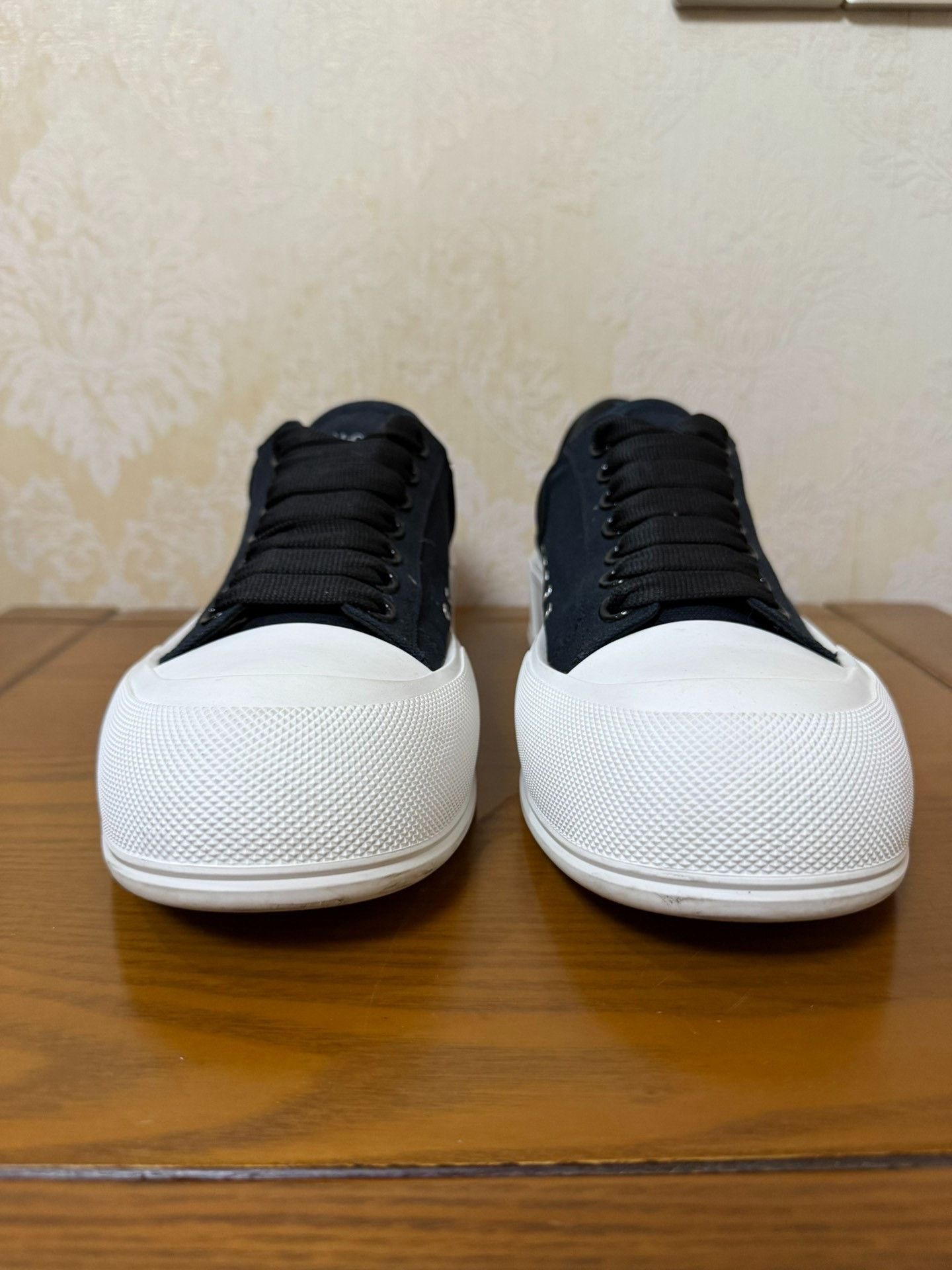 Alexander McQueen Alexander McQueen Canvas Black Lowtop Sneakers 10 Men Size US 10 / EU 43 - 2 Thumbnail