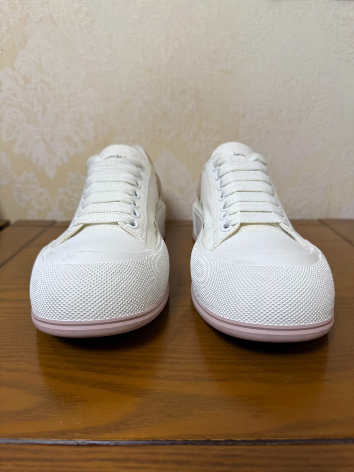 Alexander McQueen Alexander McQueen Canvas White Lowtop Sneakers 10.5 Men Size US 10.5 / EU 43-44 - 2 Thumbnail