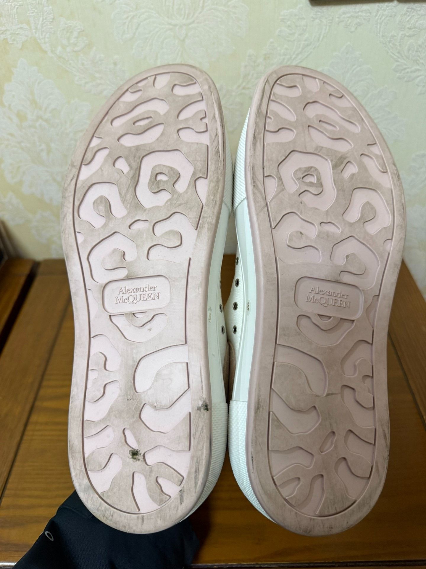 Alexander McQueen Alexander McQueen Canvas White Lowtop Sneakers 10.5 Men Size US 10.5 / EU 43-44 - 4 Thumbnail