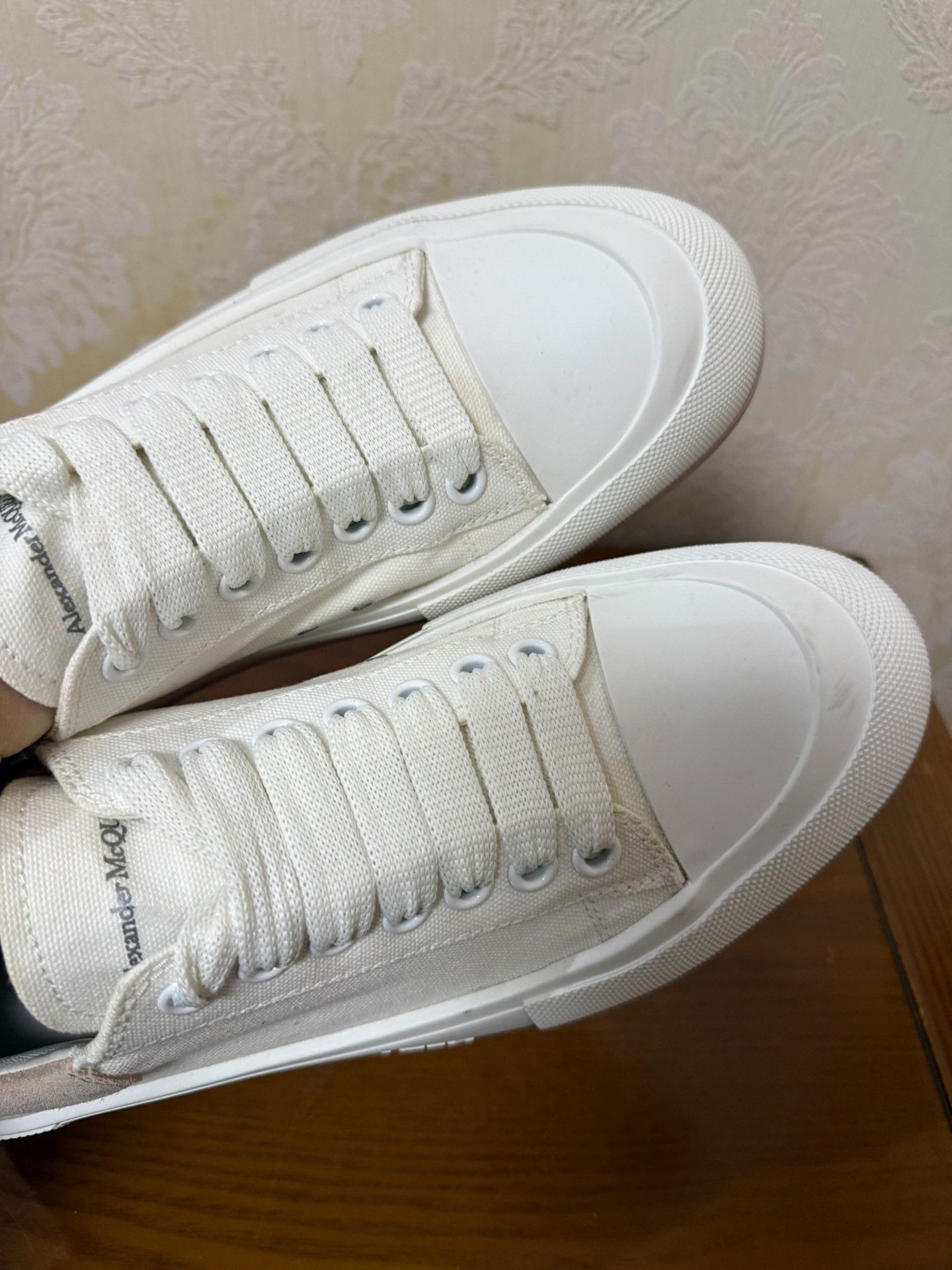 Alexander McQueen Alexander McQueen Canvas White Lowtop Sneakers 10.5 Men Size US 10.5 / EU 43-44 - 5 Thumbnail