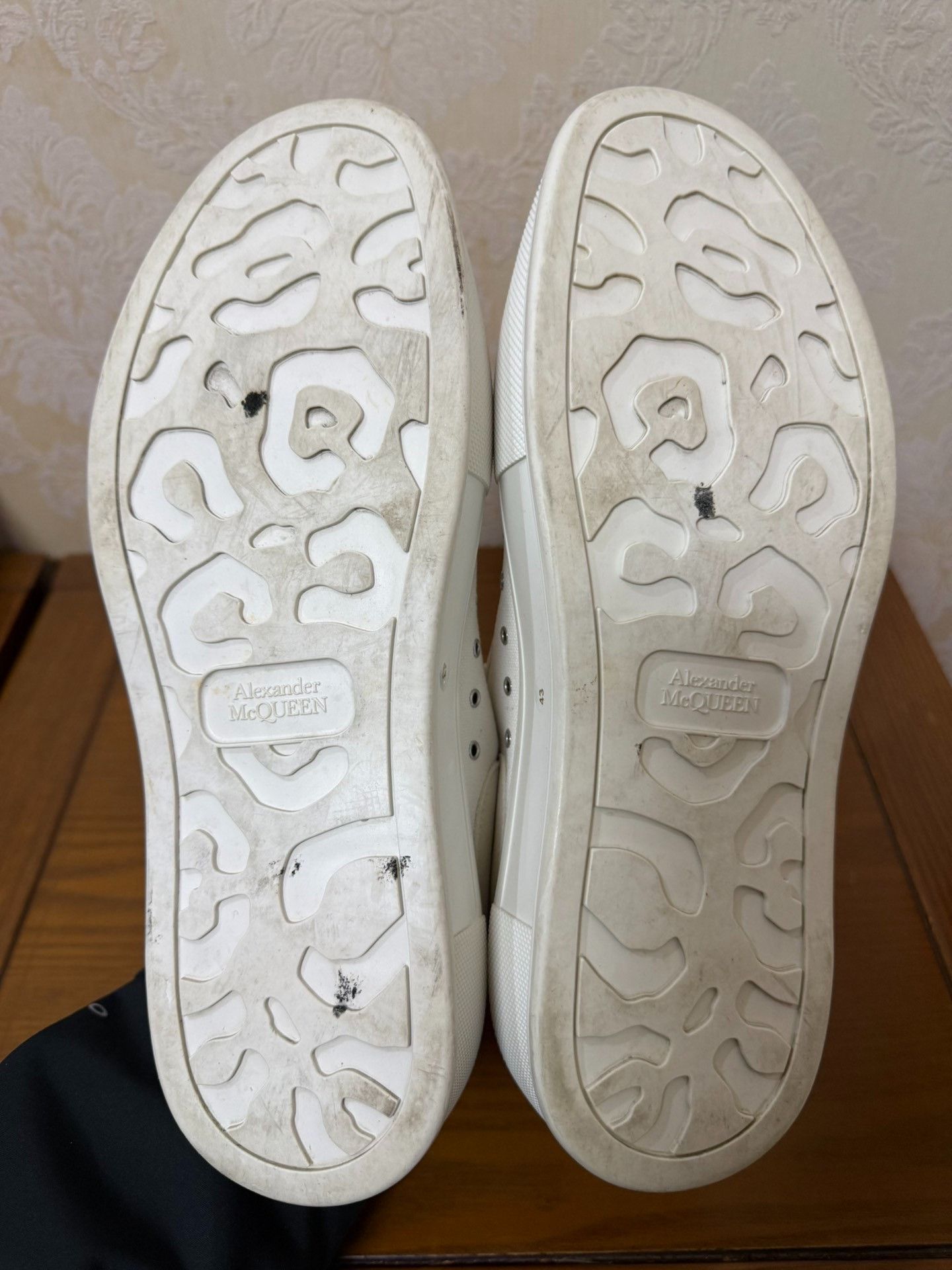 Alexander McQueen Alexander McQueen Canvas White Lowtop Sneakers 10 Men Size US 10 / EU 43 - 4 Thumbnail