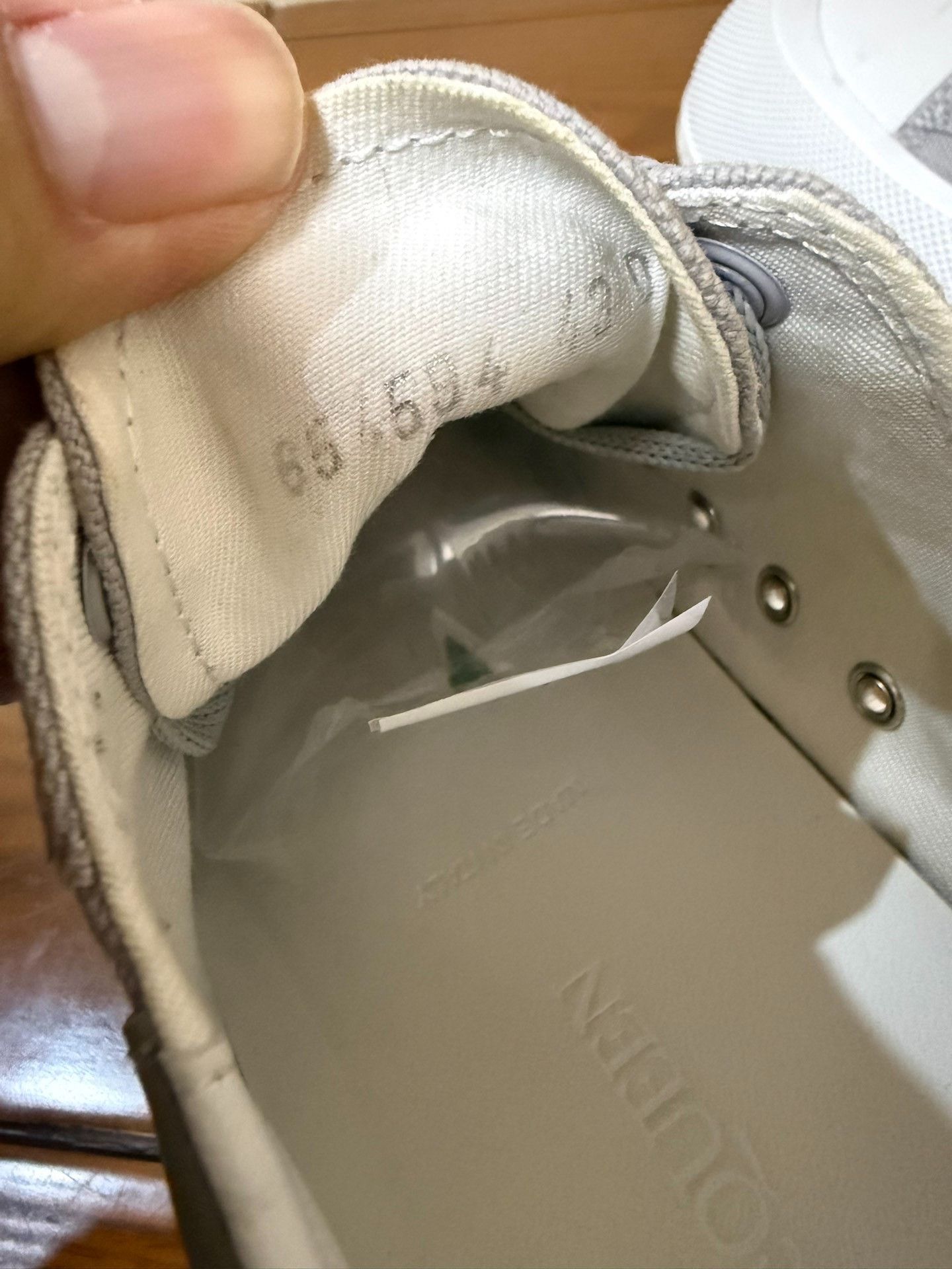 Alexander McQueen Alexander McQueen Canvas White Lowtop Sneakers 10 Men Size US 10 / EU 43 - 6 Thumbnail