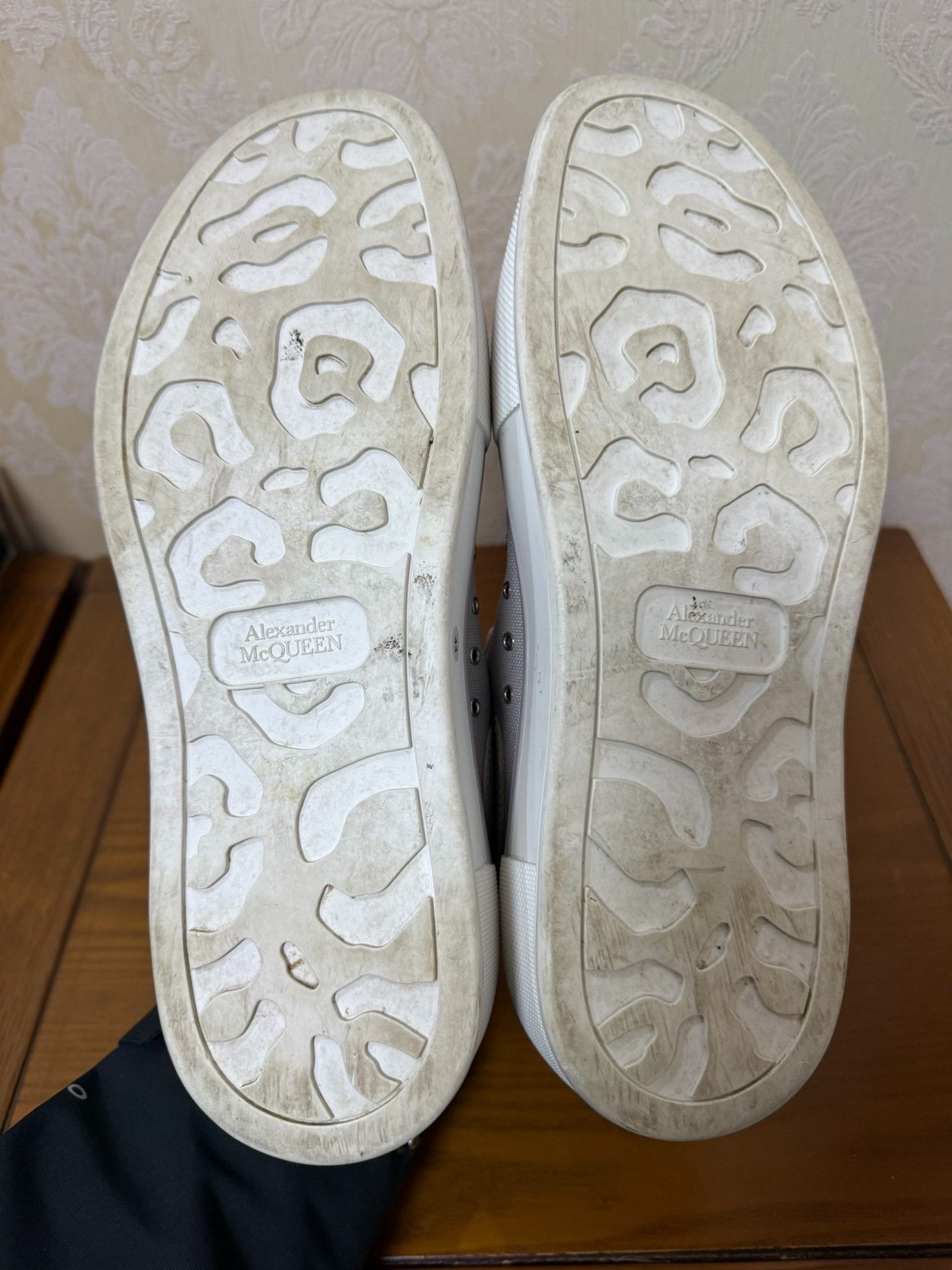Alexander McQueen Alexander McQueen Canvas White Lowtop Sneakers 10 Men Size US 10 / EU 43 - 4 Thumbnail
