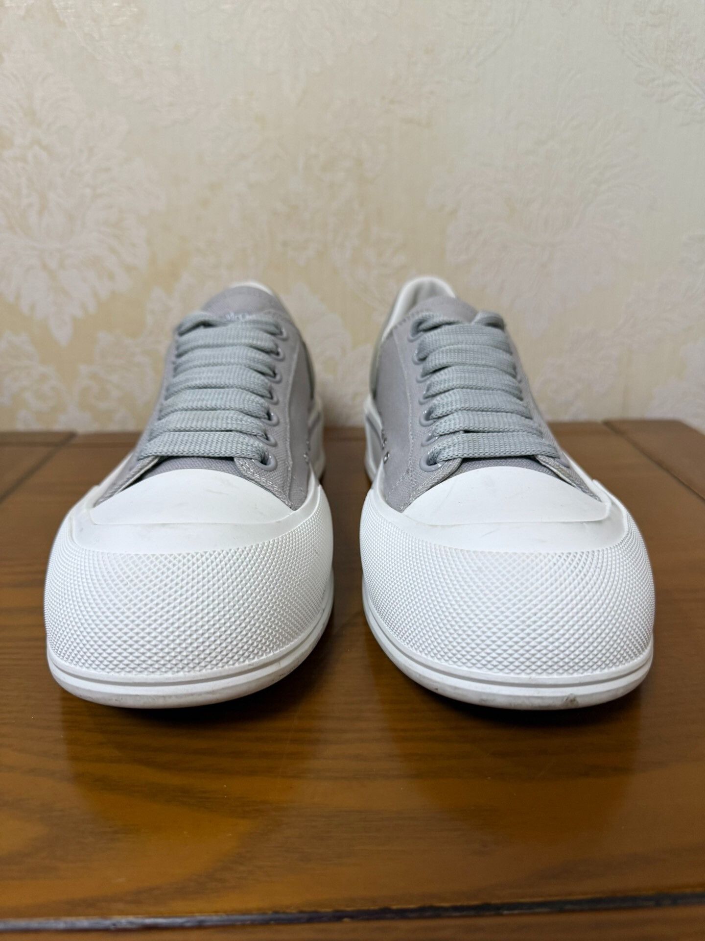 Alexander McQueen Alexander McQueen Canvas White Lowtop Sneakers 10 Men Size US 10 / EU 43 - 2 Thumbnail