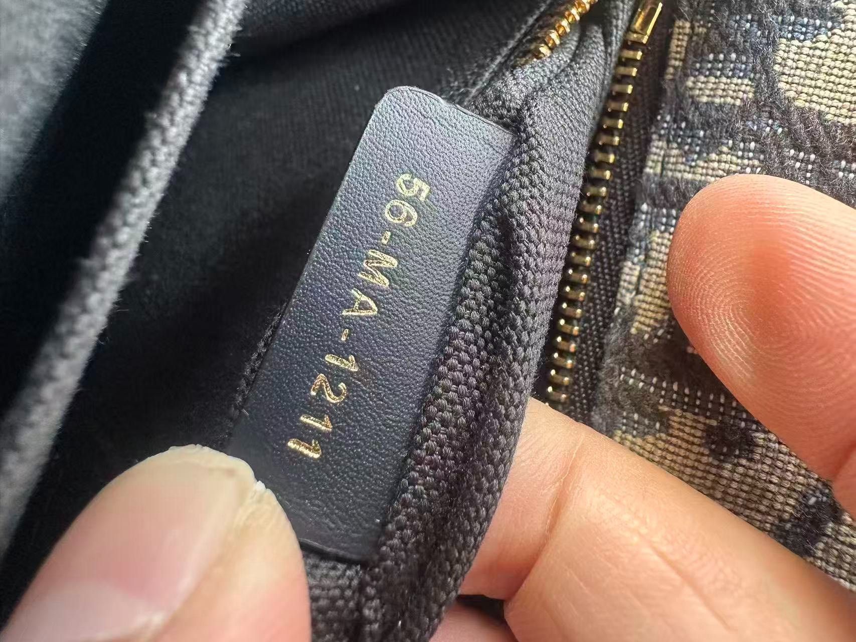 Dior Dior Gold Bag 43 Men Size ONE SIZE - 2 Thumbnail