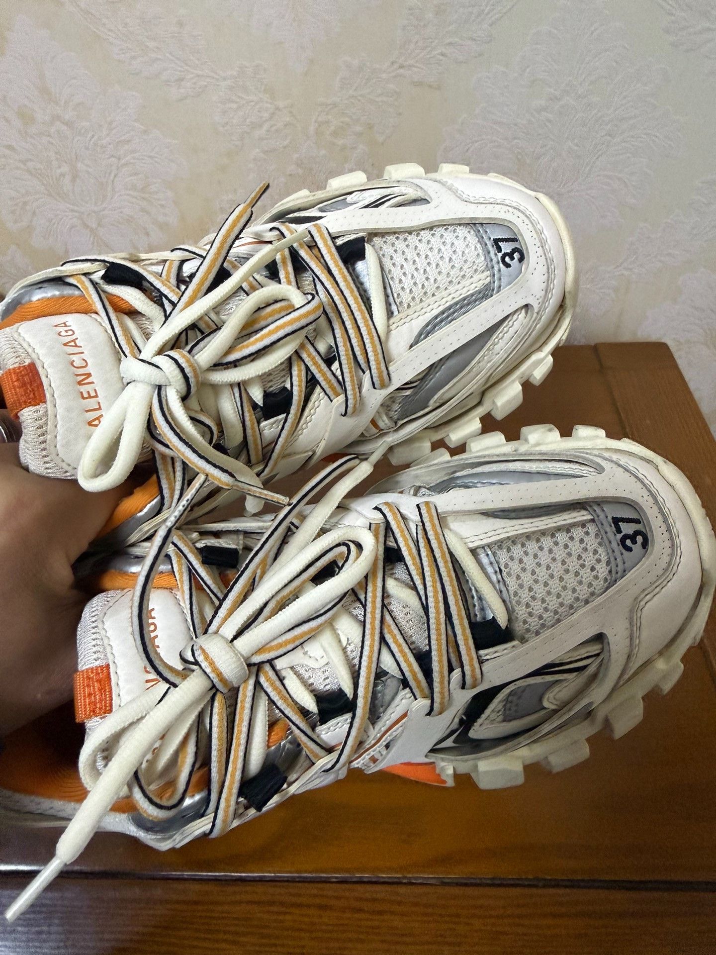 Balenciaga Balenciaga White Lowtop Sneakers us_7 Women Size US 7 / IT 37 - 4 Thumbnail