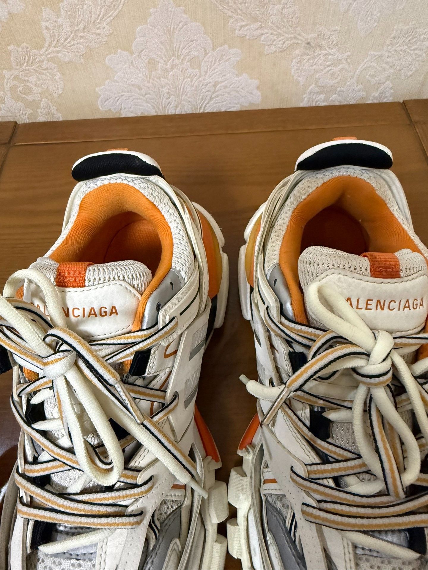 Balenciaga Balenciaga White Lowtop Sneakers us_7 Women Size US 7 / IT 37 - 5 Thumbnail