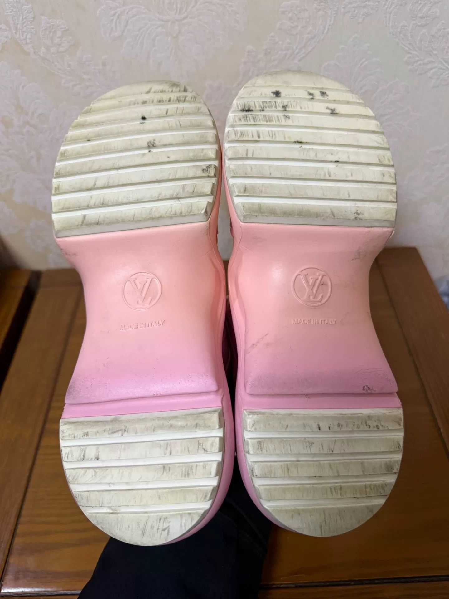Louis Vuitton Louis Vuitton Tie-Dye Gradient Multi Lowtop Sneakers Women Size US 7.5 / IT 37.5 - 4 Thumbnail