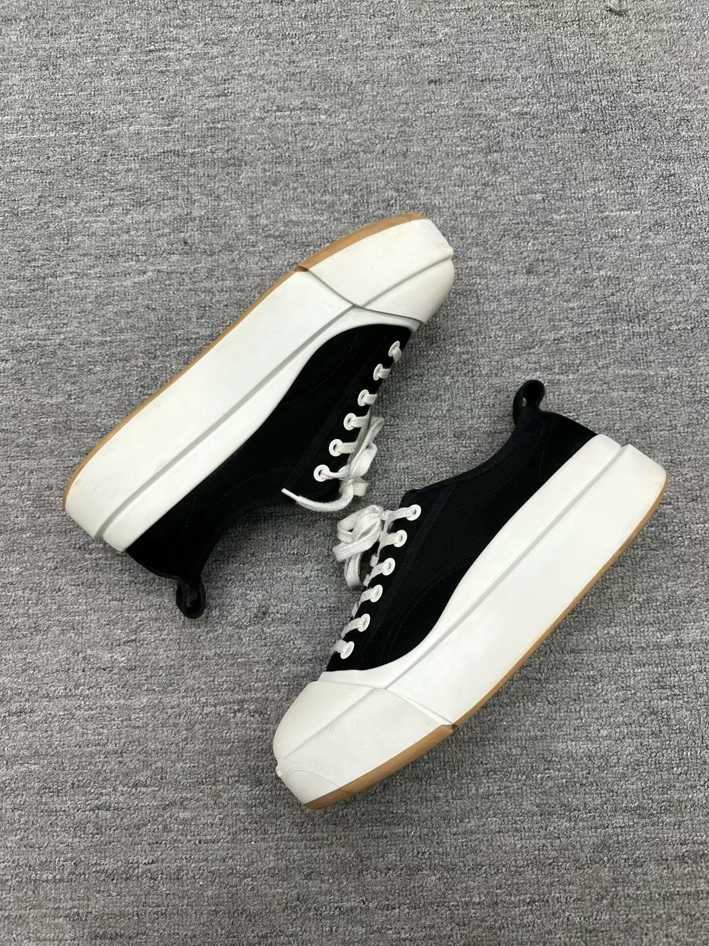 Bottega Veneta Bottega Veneta Black Lowtop Sneakers 11 Men Size US 11 / EU 44 - 2 Thumbnail