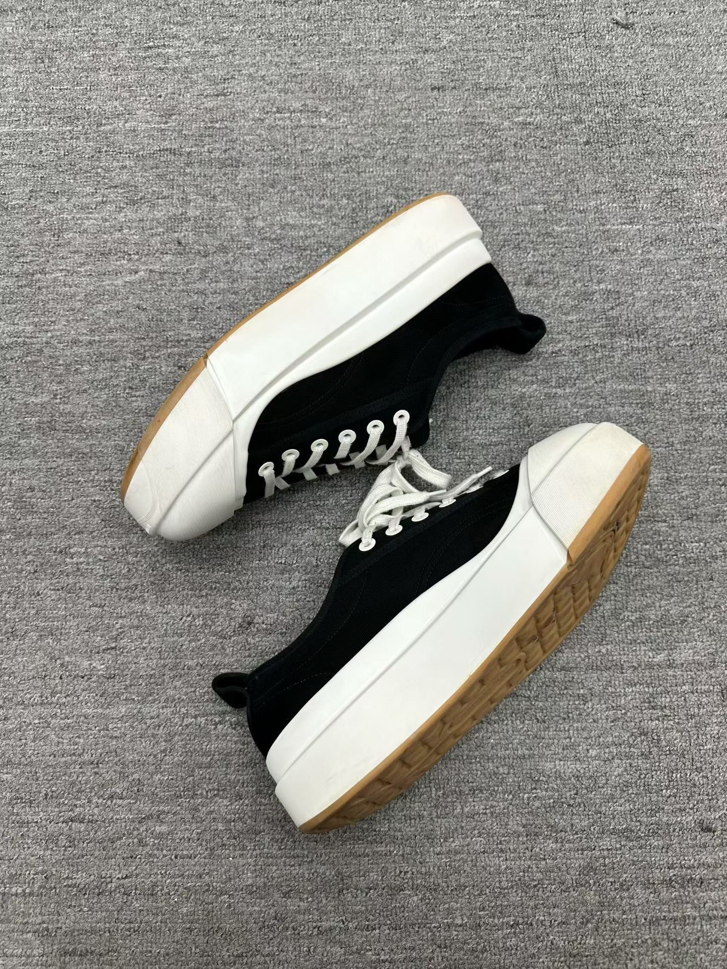 Bottega Veneta Bottega Veneta Black Lowtop Sneakers 11 Men Size US 11 / EU 44 - 3 Thumbnail