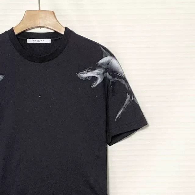 Givenchy Givenchy Classic Double Shark T-shirt Size US L / EU 52-54 / 3 - 3 Thumbnail