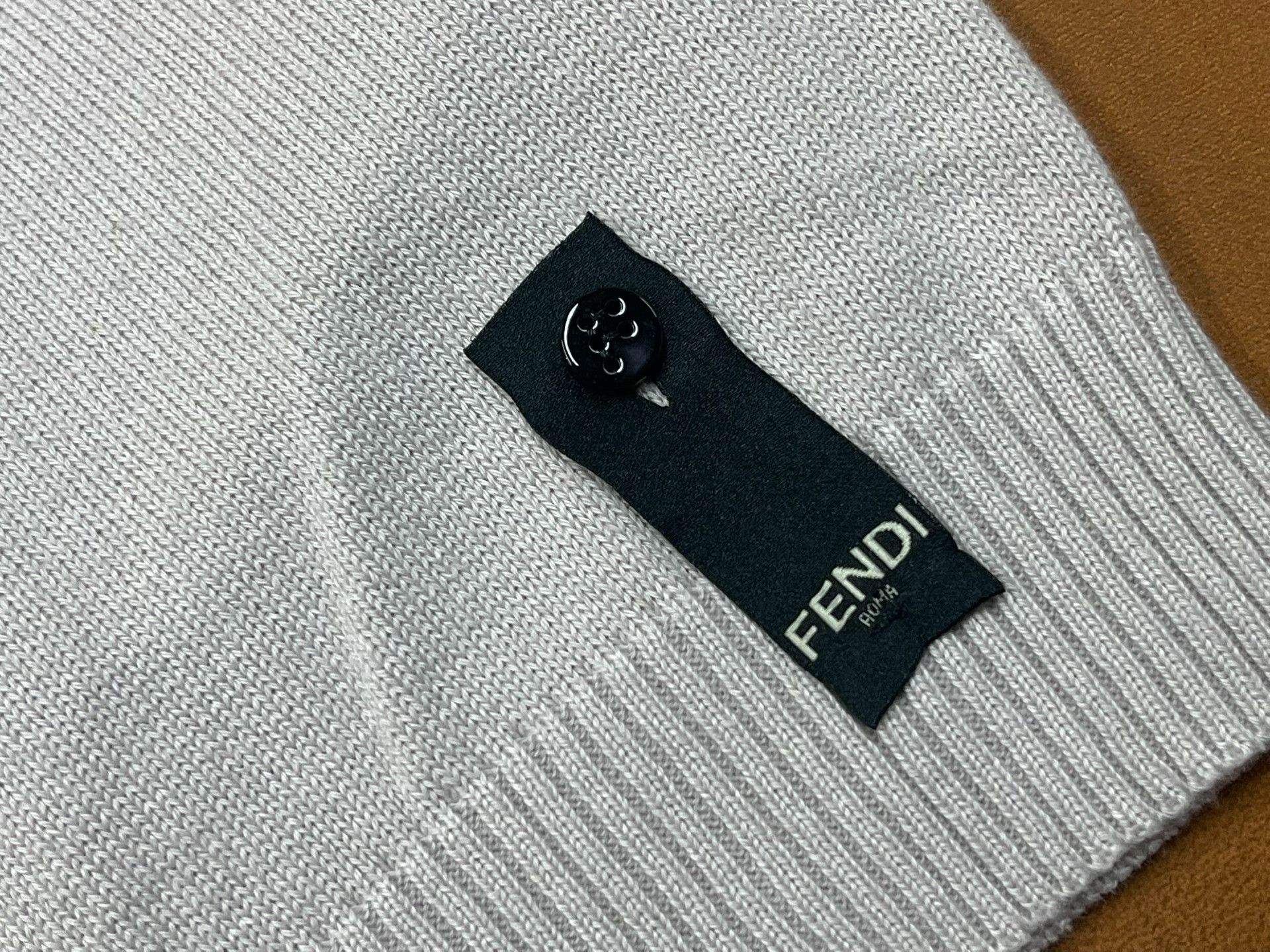Fendi Fendi Beige Banana Logo Knit Sweater Size US S / EU 44-46 / 1 - 5 Thumbnail