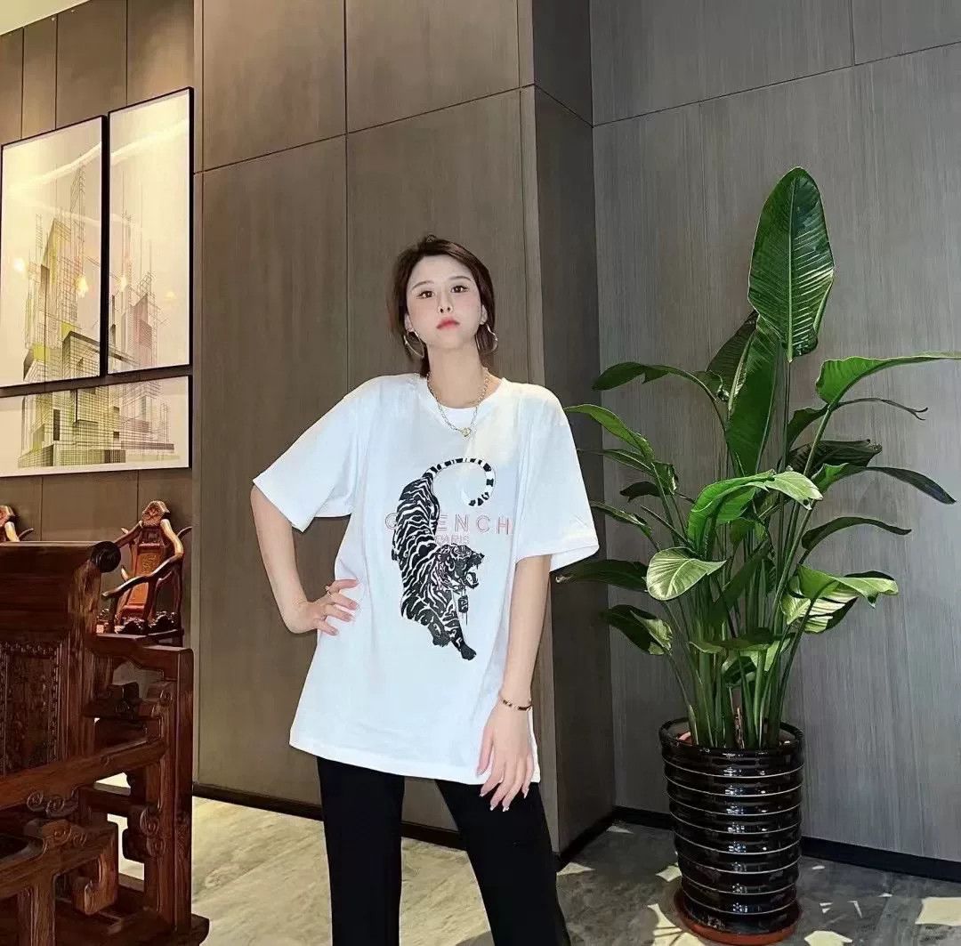 Givenchy Givenchy Crystal Tiger Head Embroidered Crewneck Tee Size US M / EU 48-50 / 2 - 6 Thumbnail