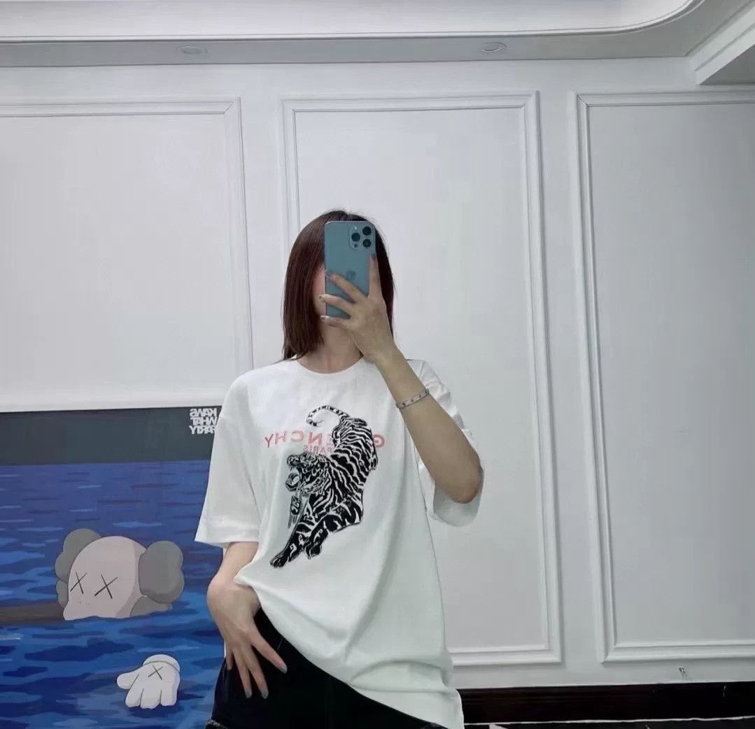Givenchy Givenchy Crystal Tiger Head Embroidered Crewneck Tee Size US M / EU 48-50 / 2 - 7 Thumbnail