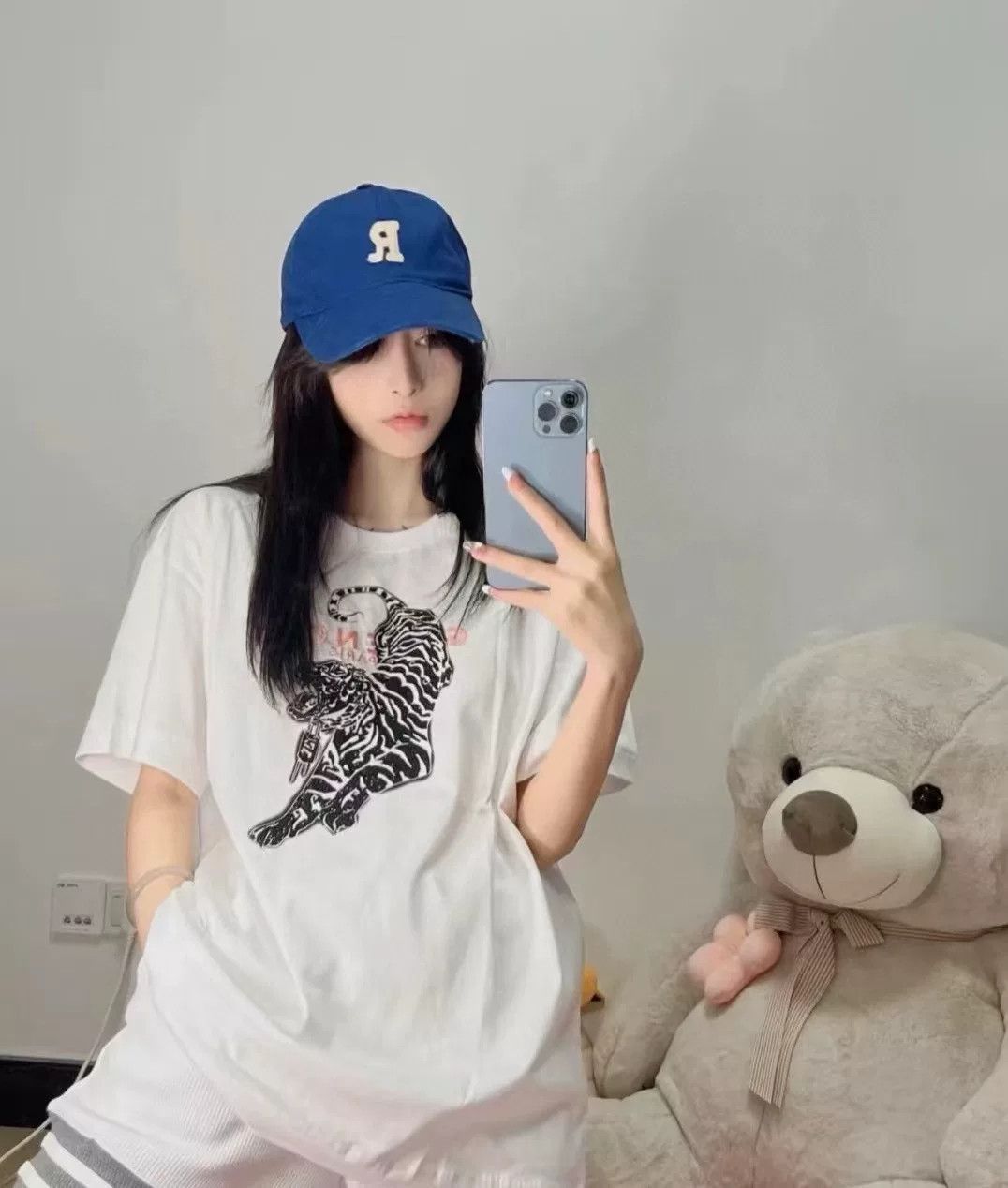Givenchy Givenchy Crystal Tiger Head Embroidered Crewneck Tee Size US M / EU 48-50 / 2 - 9 Thumbnail