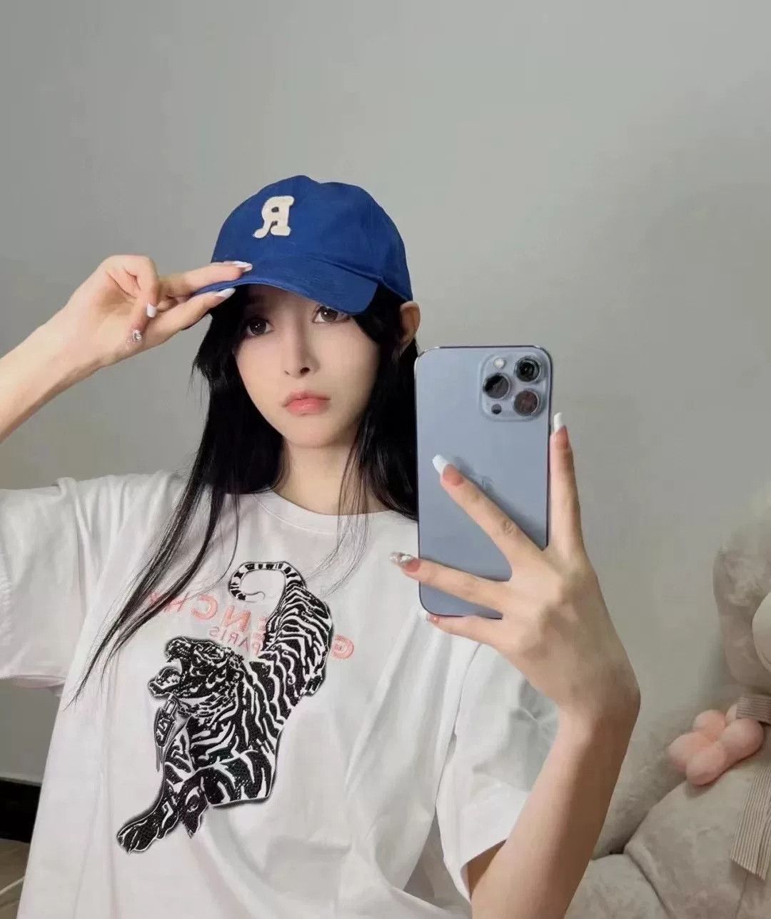 Givenchy Givenchy Crystal Tiger Head Embroidered Crewneck Tee Size US M / EU 48-50 / 2 - 8 Thumbnail