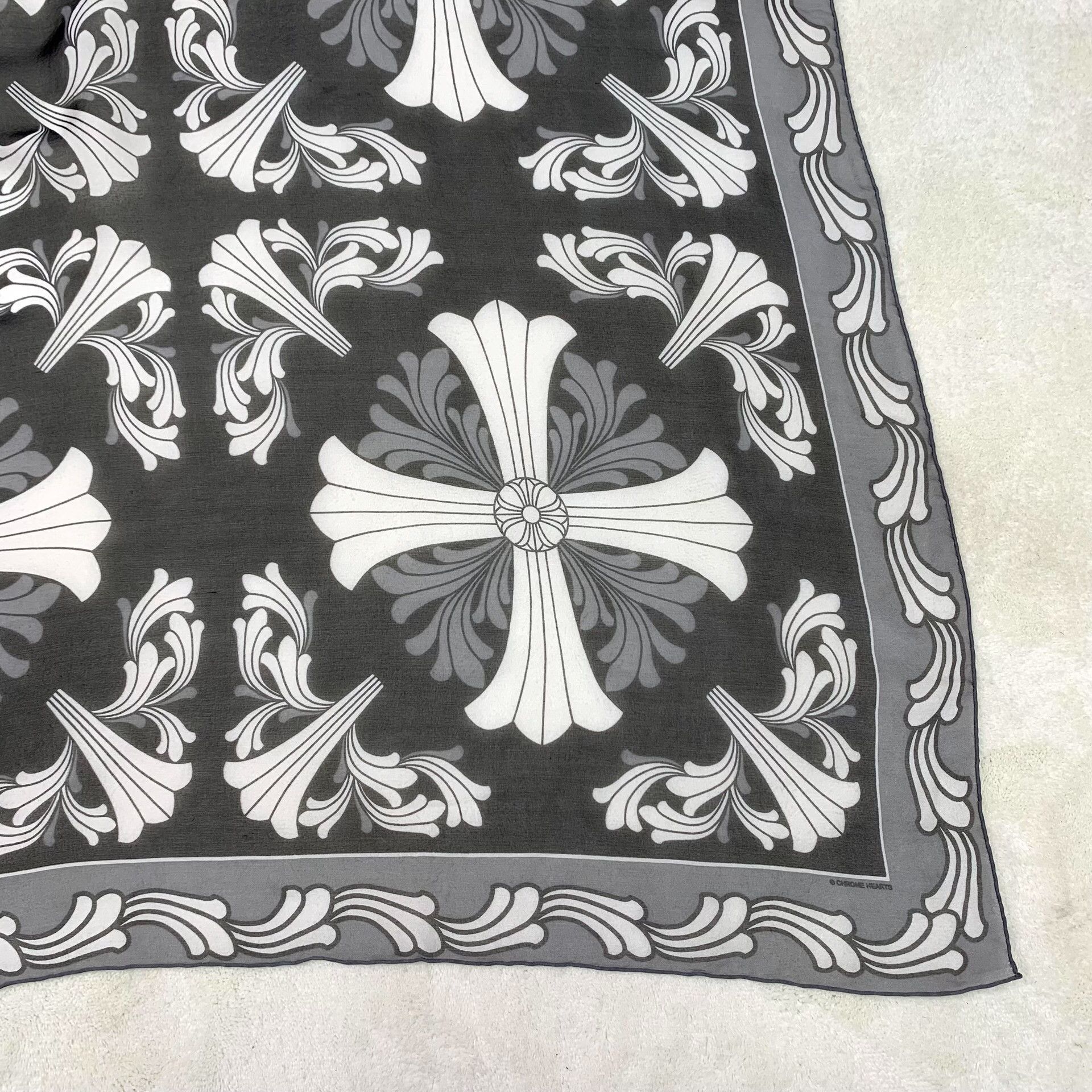 Chrome Hearts Chrome Hearts Gray Cross Print Silk Scarf Size ONE SIZE - 4 Thumbnail