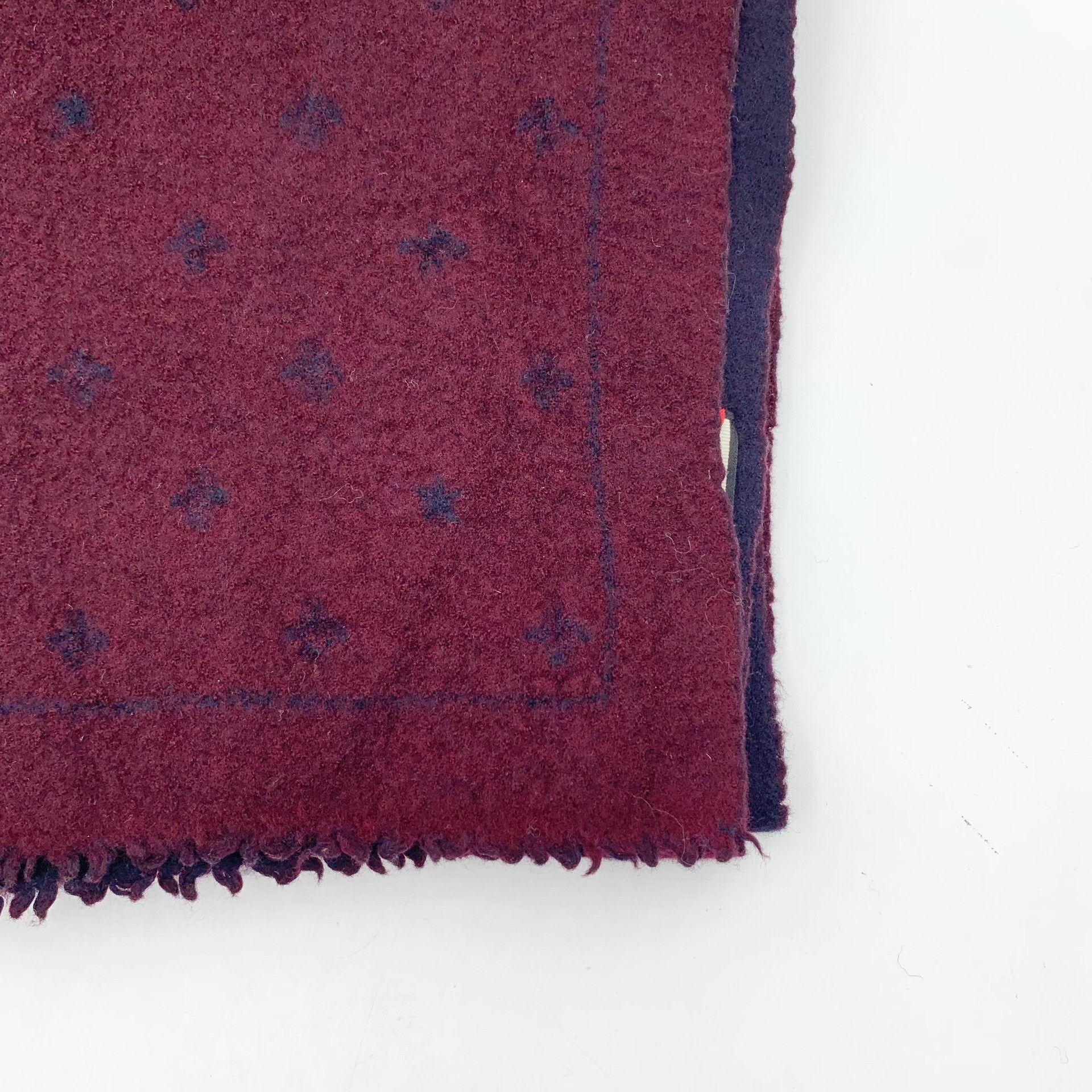 Gucci Gucci Bee Print Wool Scarf Size ONE SIZE - 4 Thumbnail