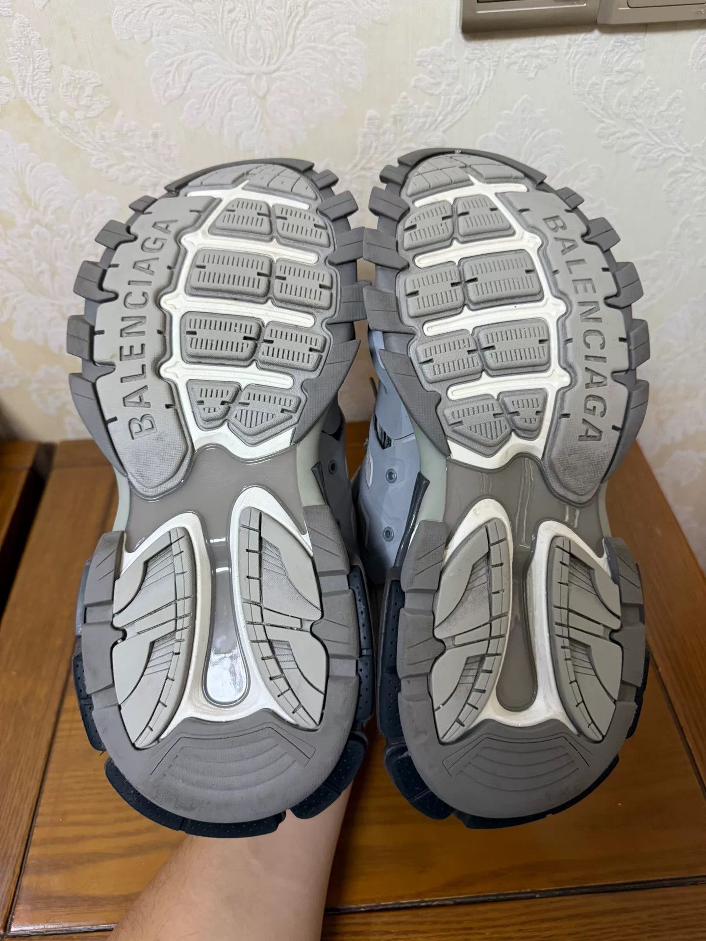 Balenciaga Balenciaga Orange Lowtop Sneakers 43 Men Size US 10 / EU 43 - 4 Thumbnail