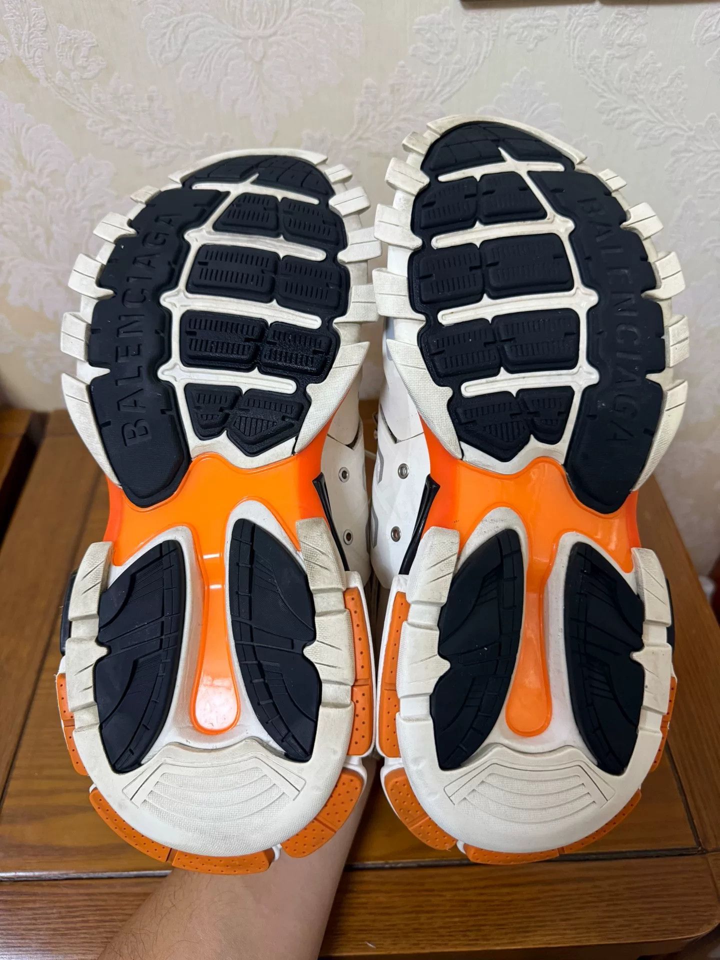 Balenciaga Balenciaga Orange Lowtop Sneakers 43 Women Size US 11.5 / IT 41.5 - 4 Thumbnail
