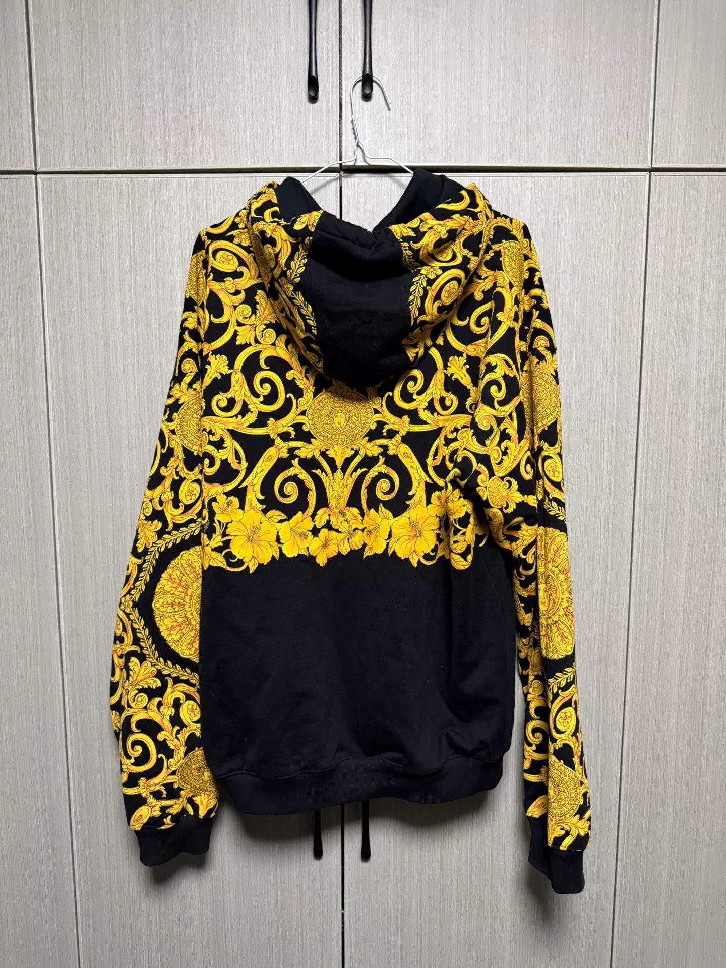 Versace Versace Hoodie xl Men Size US XL / EU 56 / 4 - 2 Thumbnail